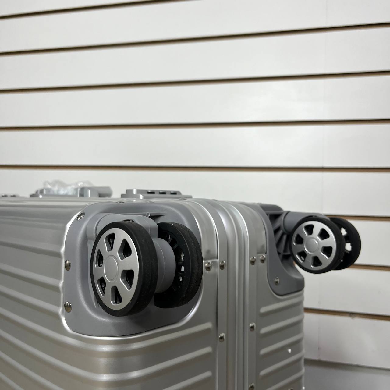 Чемодан алюминиевый L-XL - Серебро