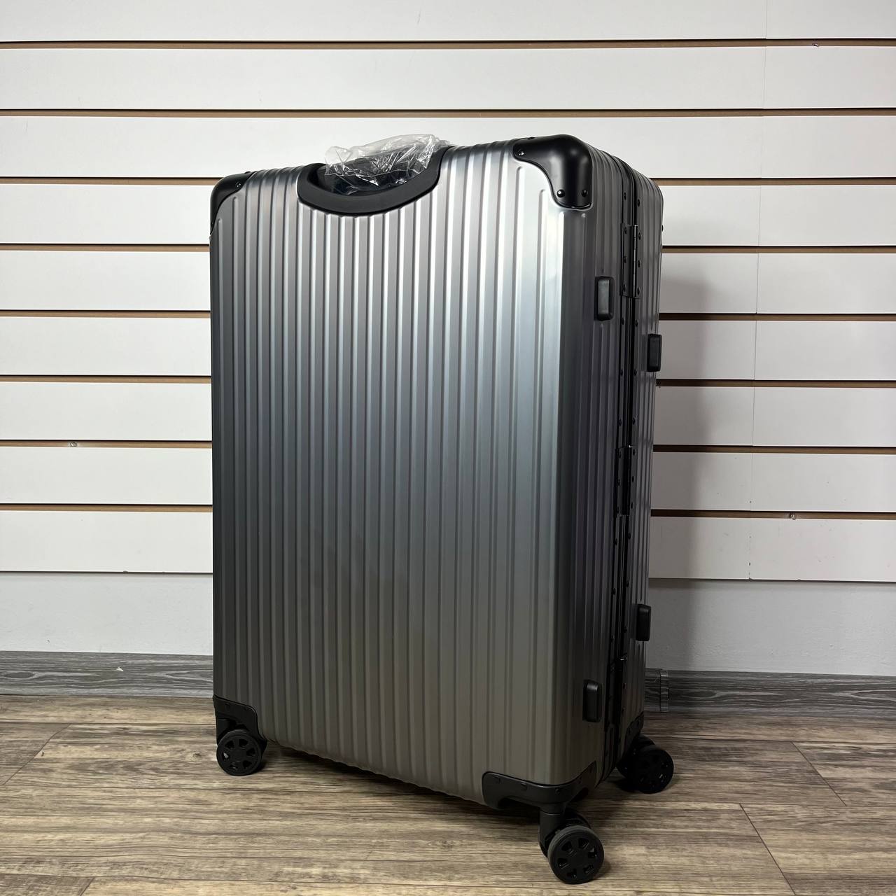 Чемодан алюминиевый L-XL - Серо-черный