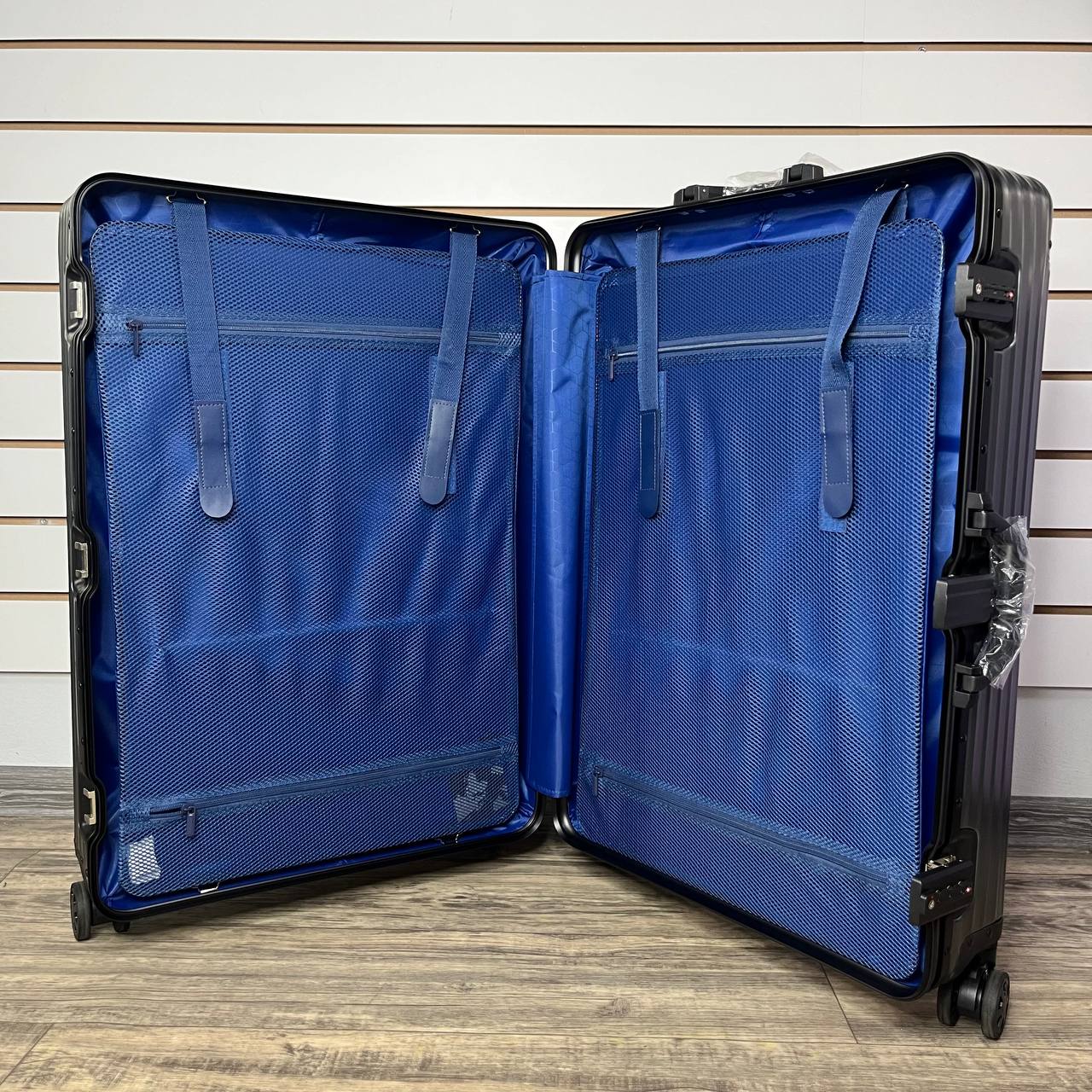 Чемодан алюминиевый L-XL - Серо-черный