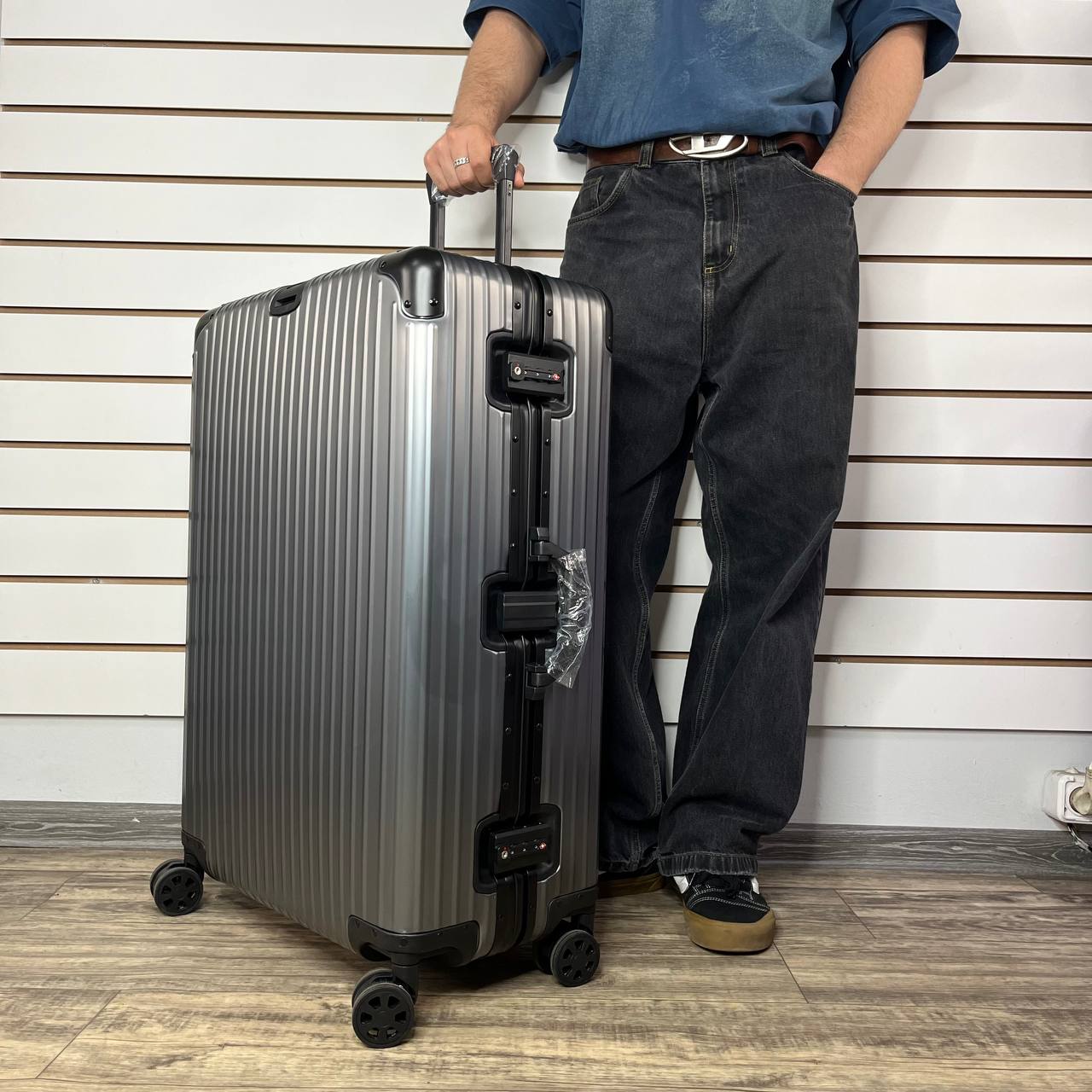 Чемодан алюминиевый L-XL - Серо-черный