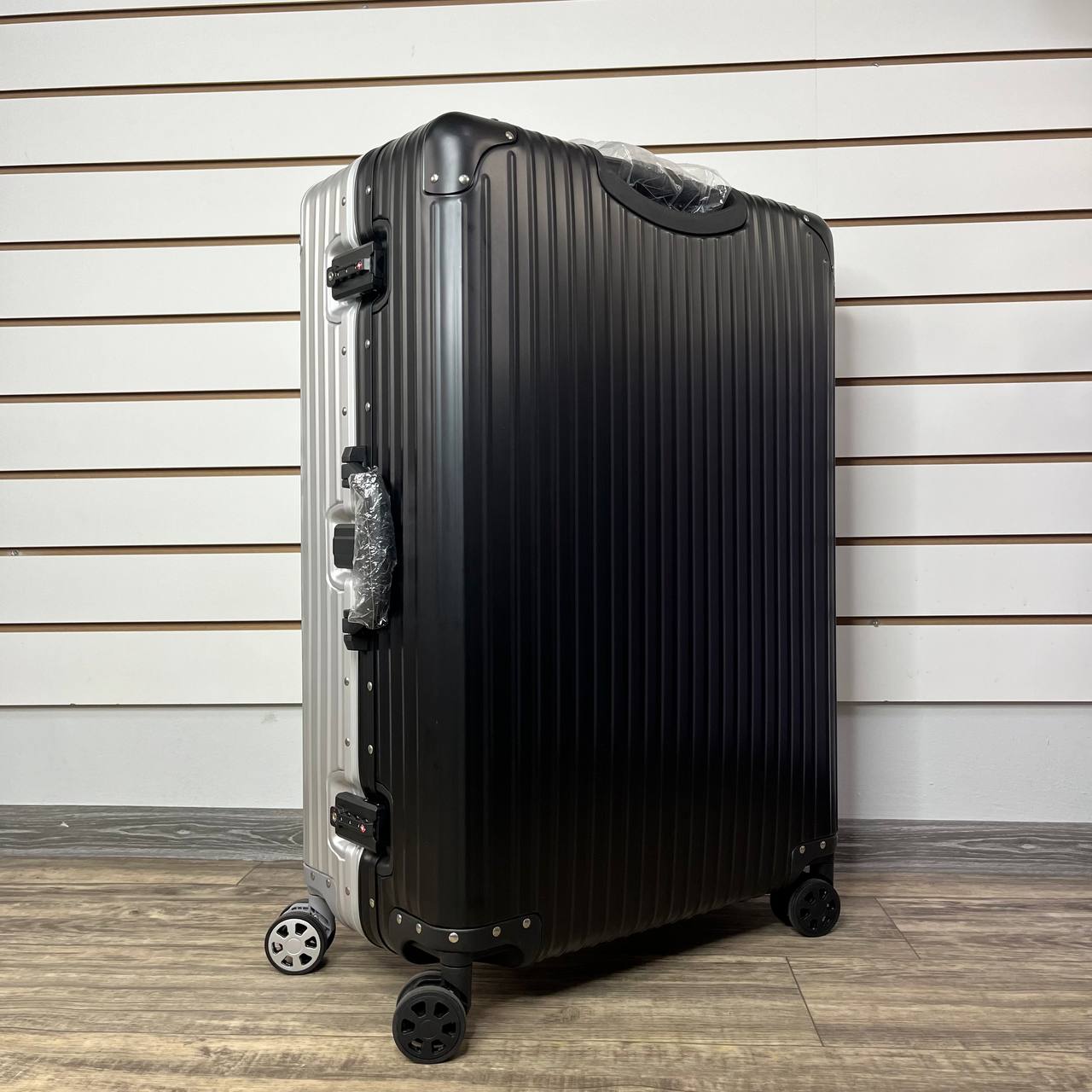 Чемодан алюминиевый L-XL Чёрный/Серебро