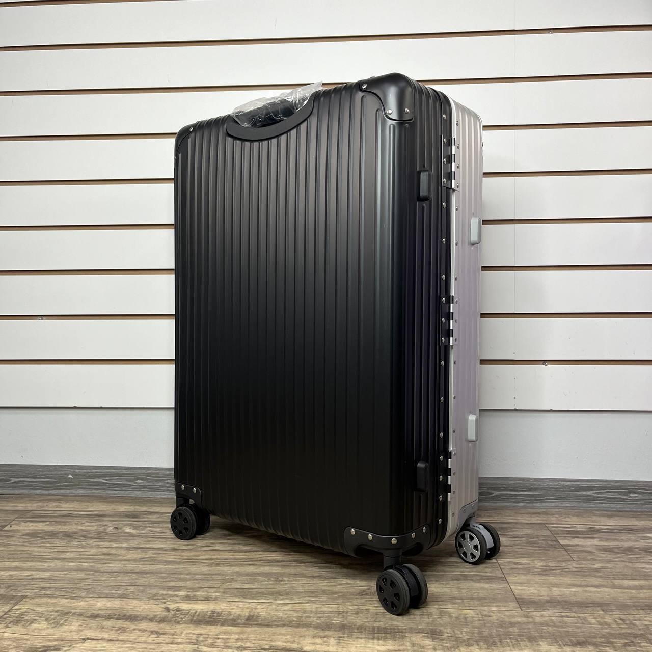 Чемодан алюминиевый L-XL Чёрный/Серебро