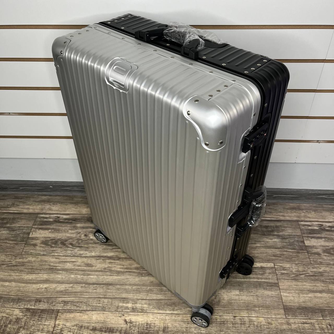 Чемодан алюминиевый L-XL Чёрный/Серебро