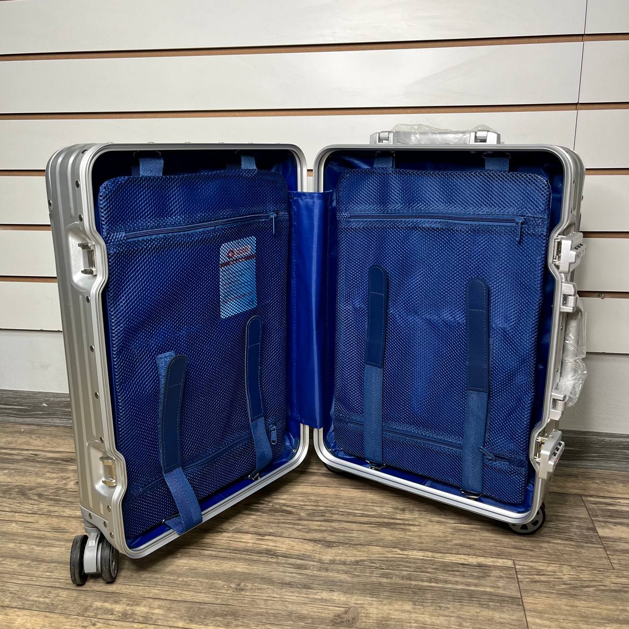 Чемодан алюминиевый S - Серебро