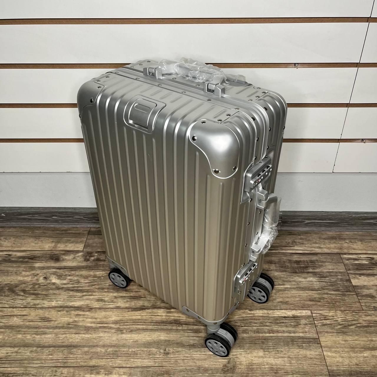 Чемодан алюминиевый S - Серебро