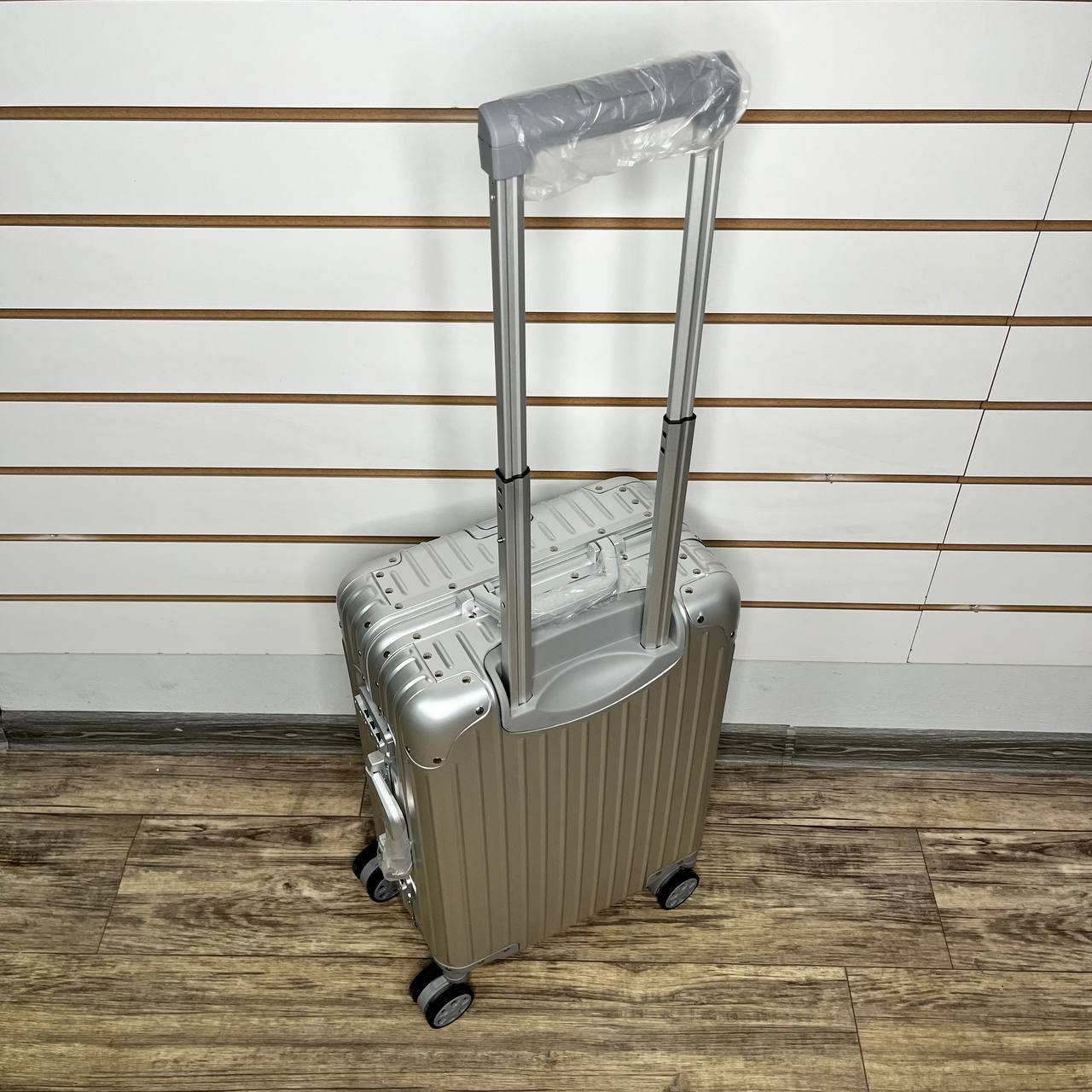 Чемодан алюминиевый S - Серебро