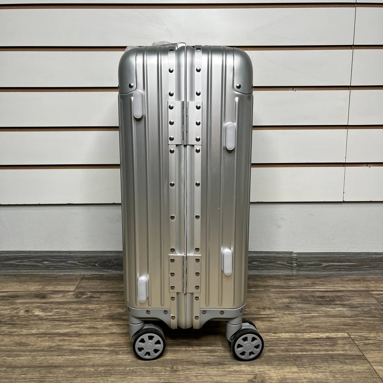 Чемодан алюминиевый S - Серебро