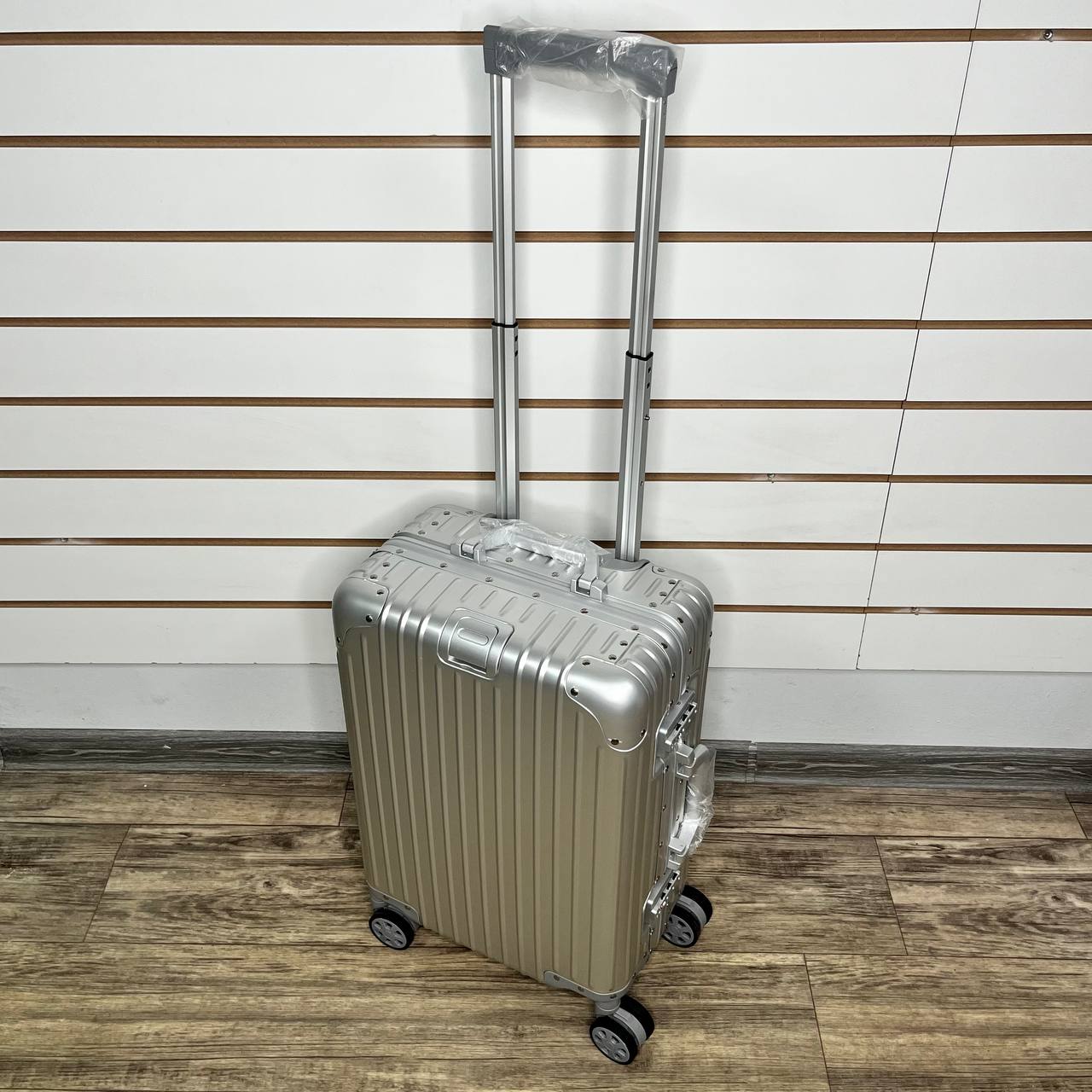 Чемодан алюминиевый S - Серебро