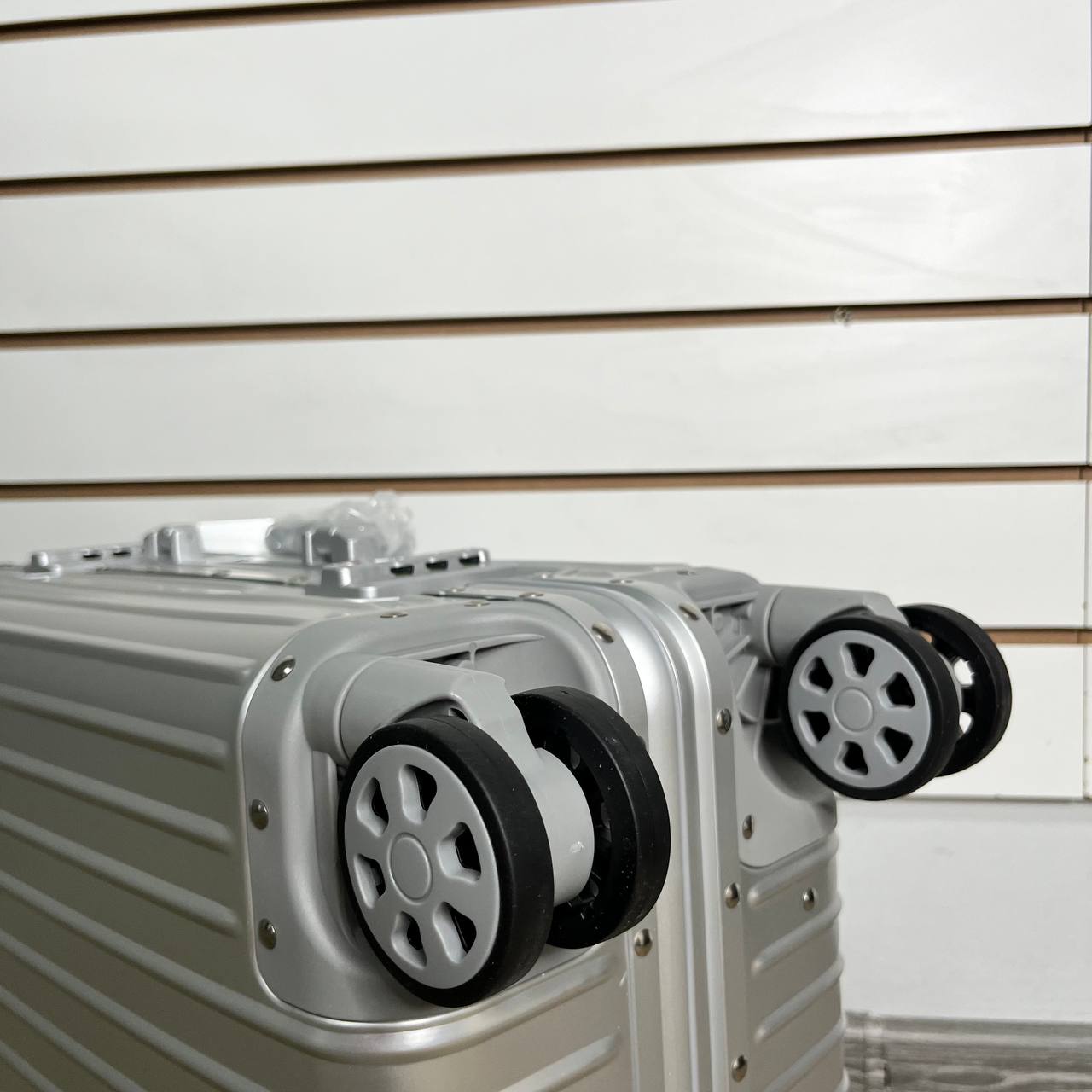 Чемодан алюминиевый S - Серебро