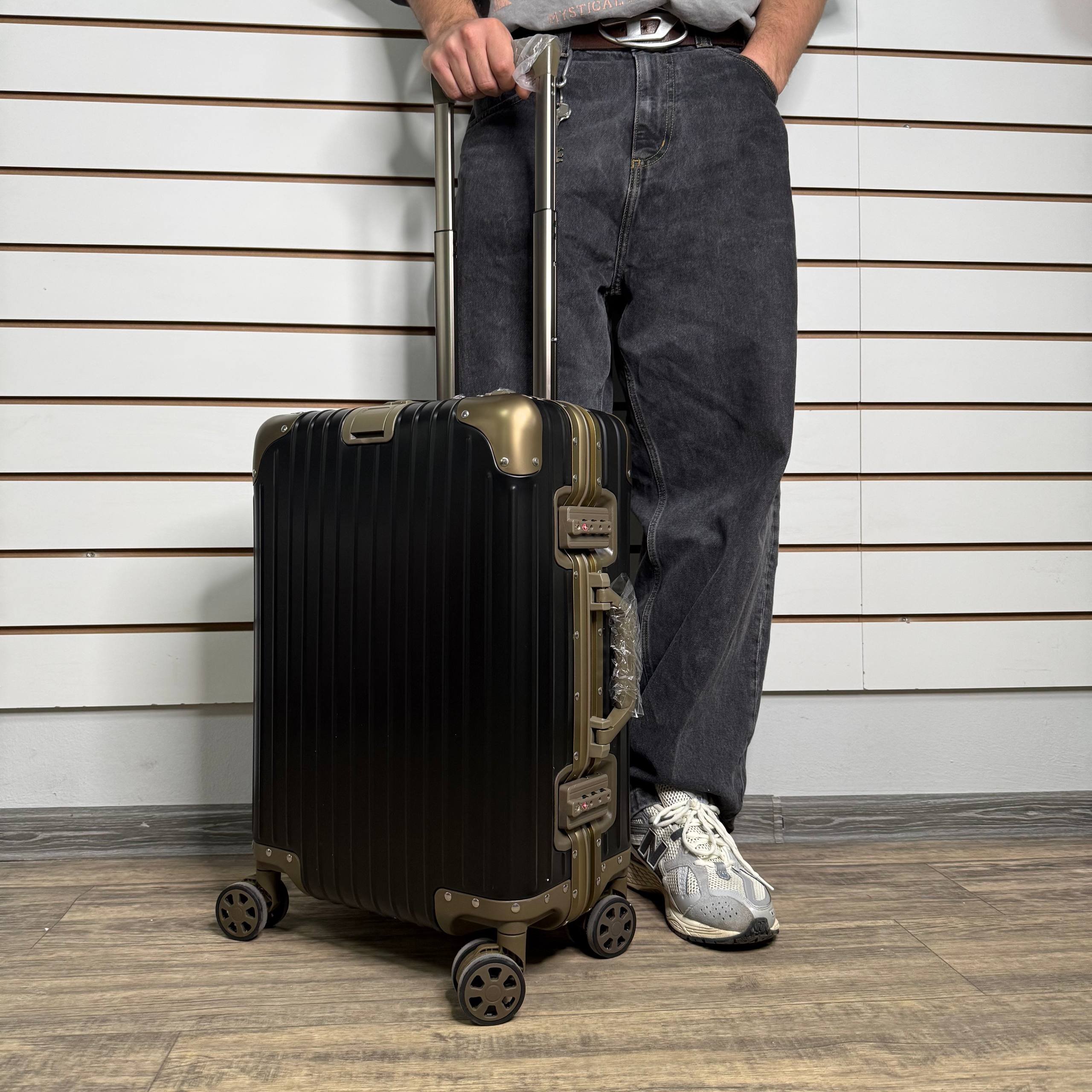 Чемодан алюминиевый S - Черно-золотой