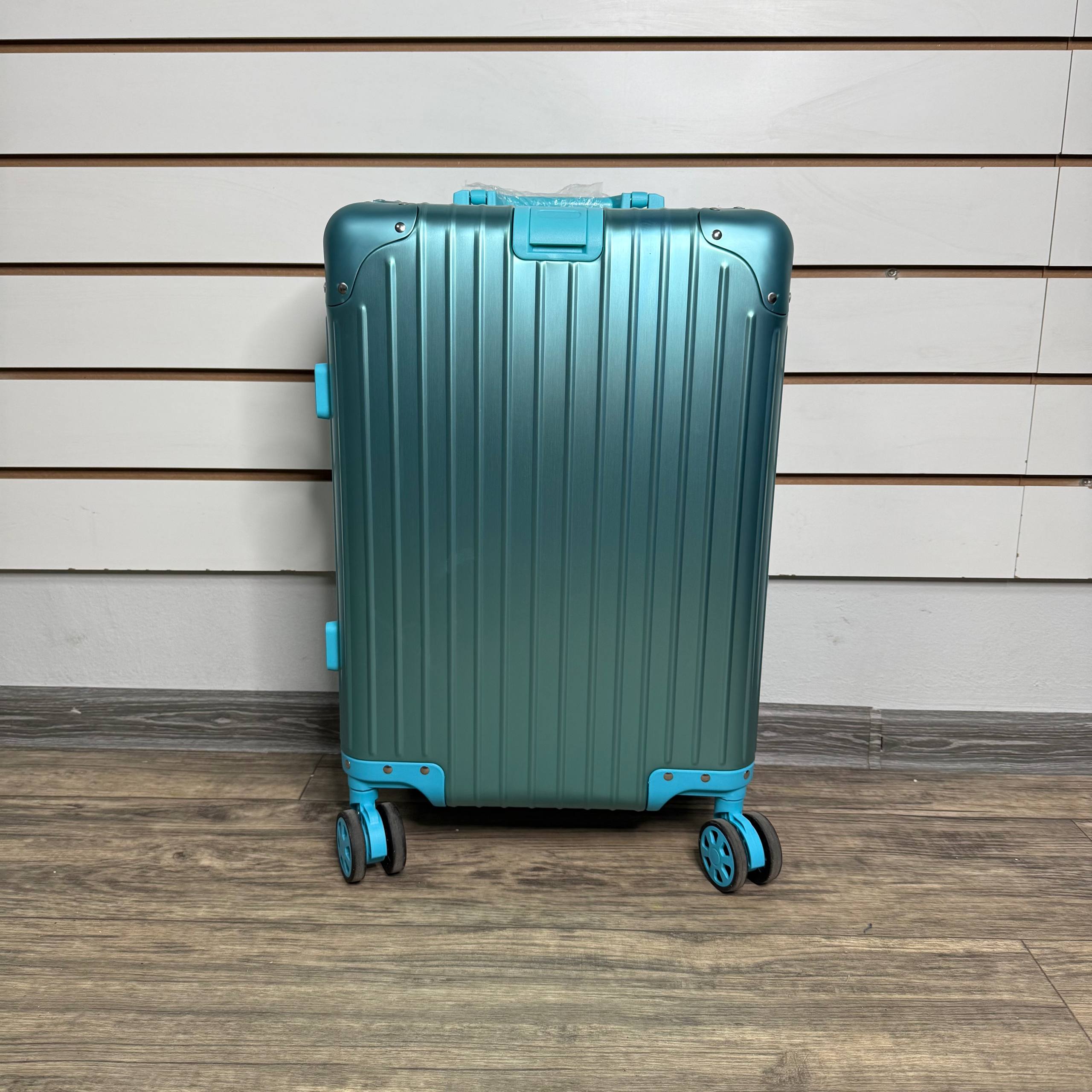 Чемодан алюминиевый S - Тиффани