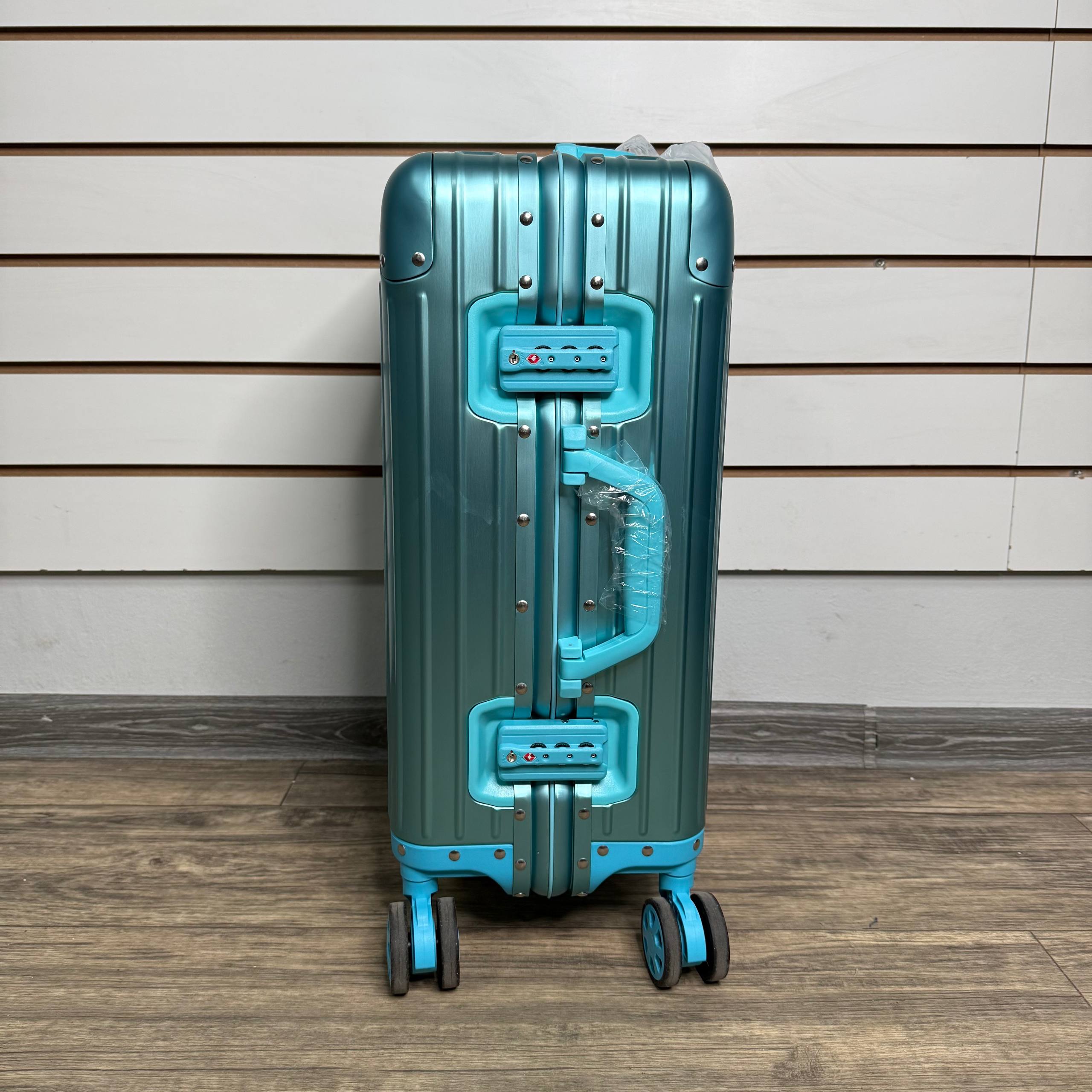 Чемодан алюминиевый S - Тиффани