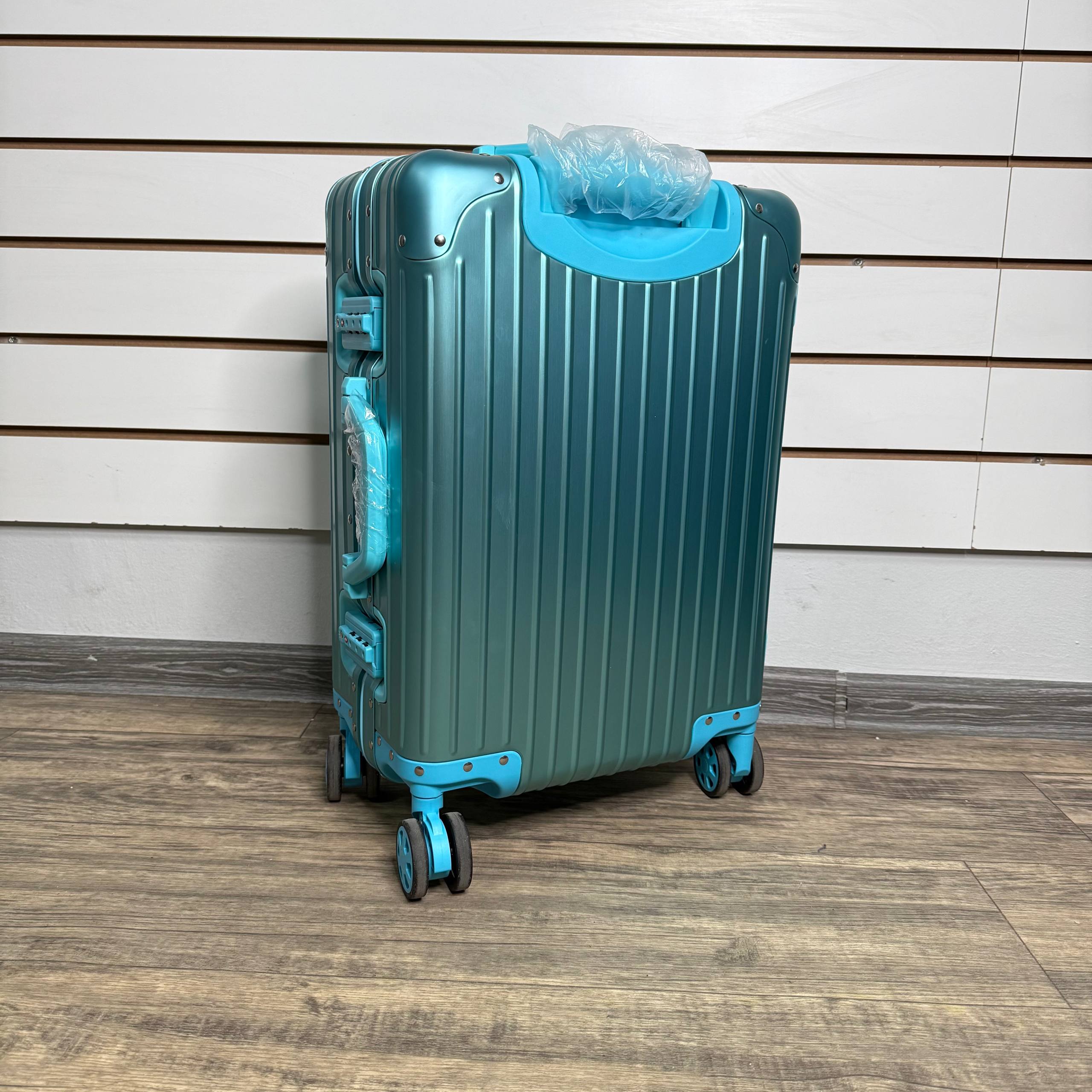 Чемодан алюминиевый S - Тиффани