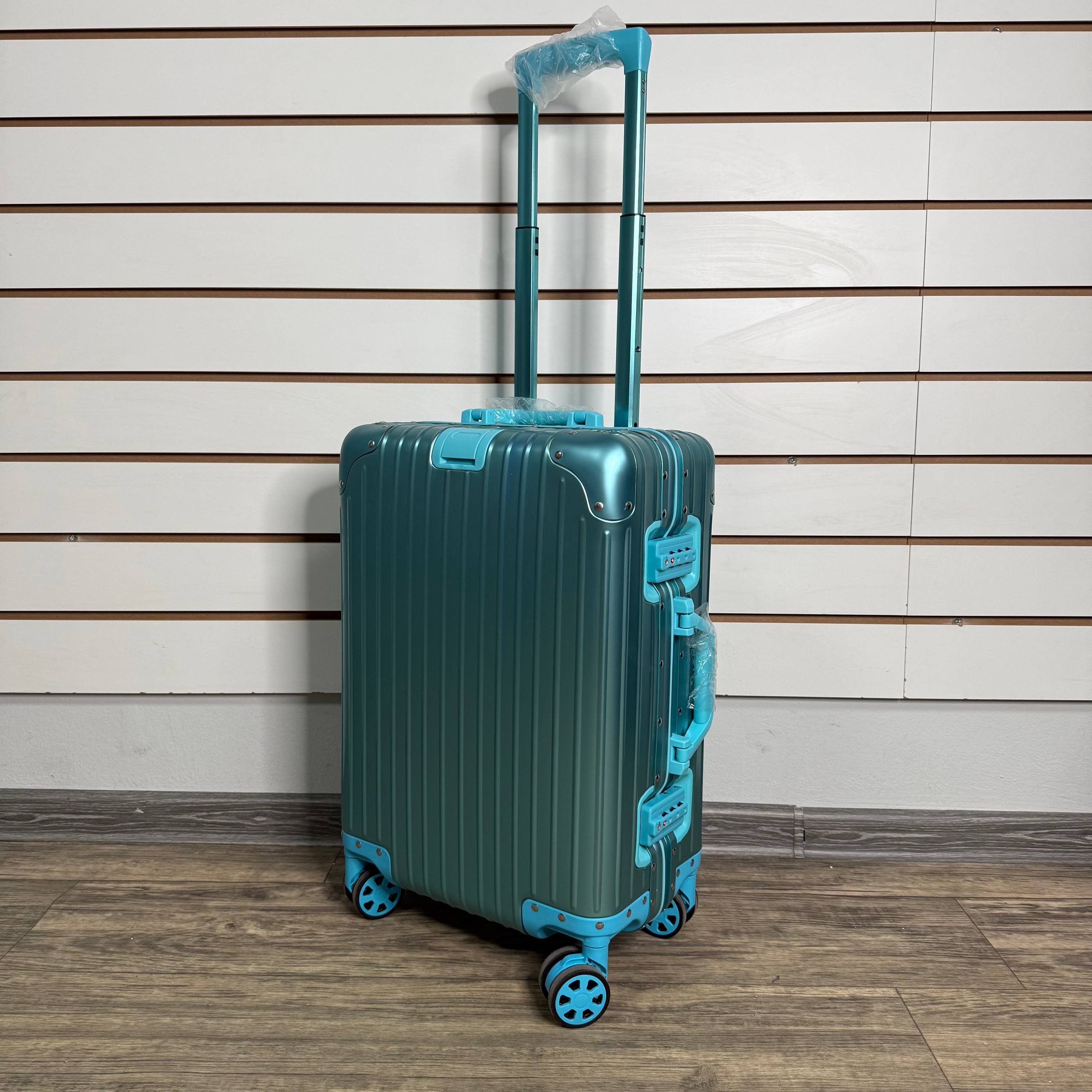 Чемодан алюминиевый S - Тиффани