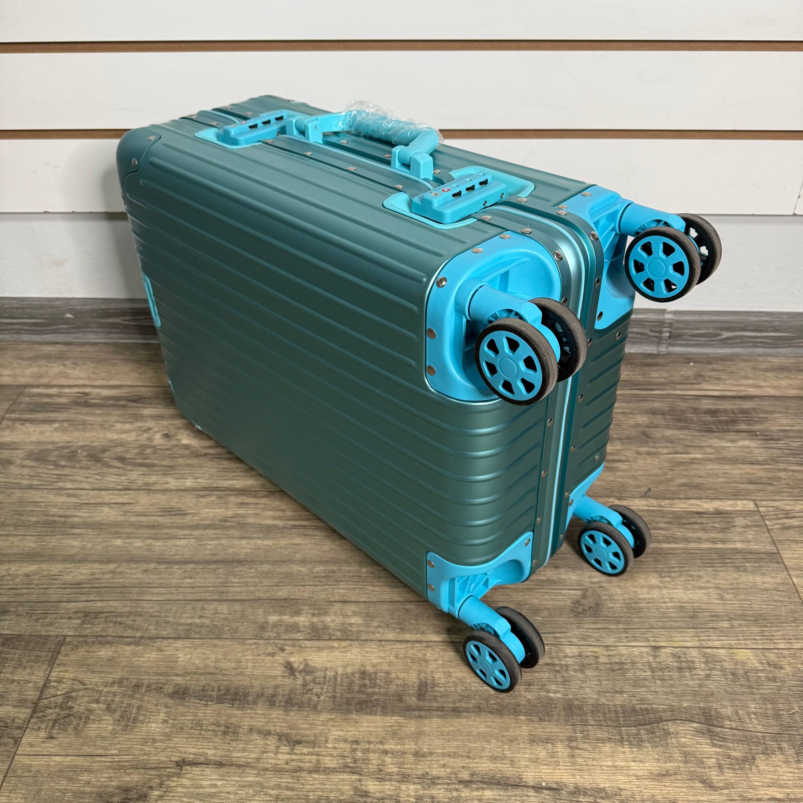 Чемодан алюминиевый S - Тиффани