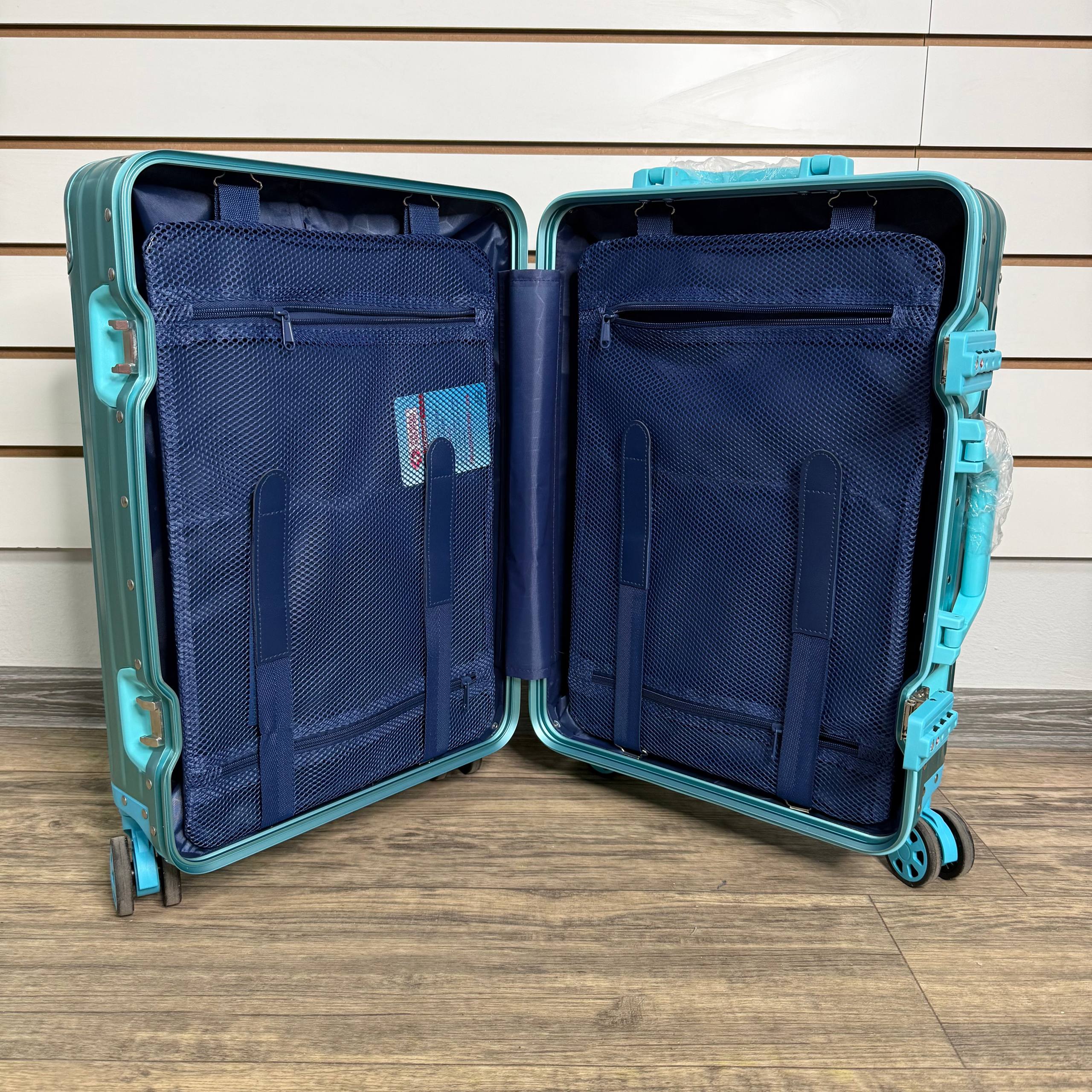 Чемодан алюминиевый S - Тиффани