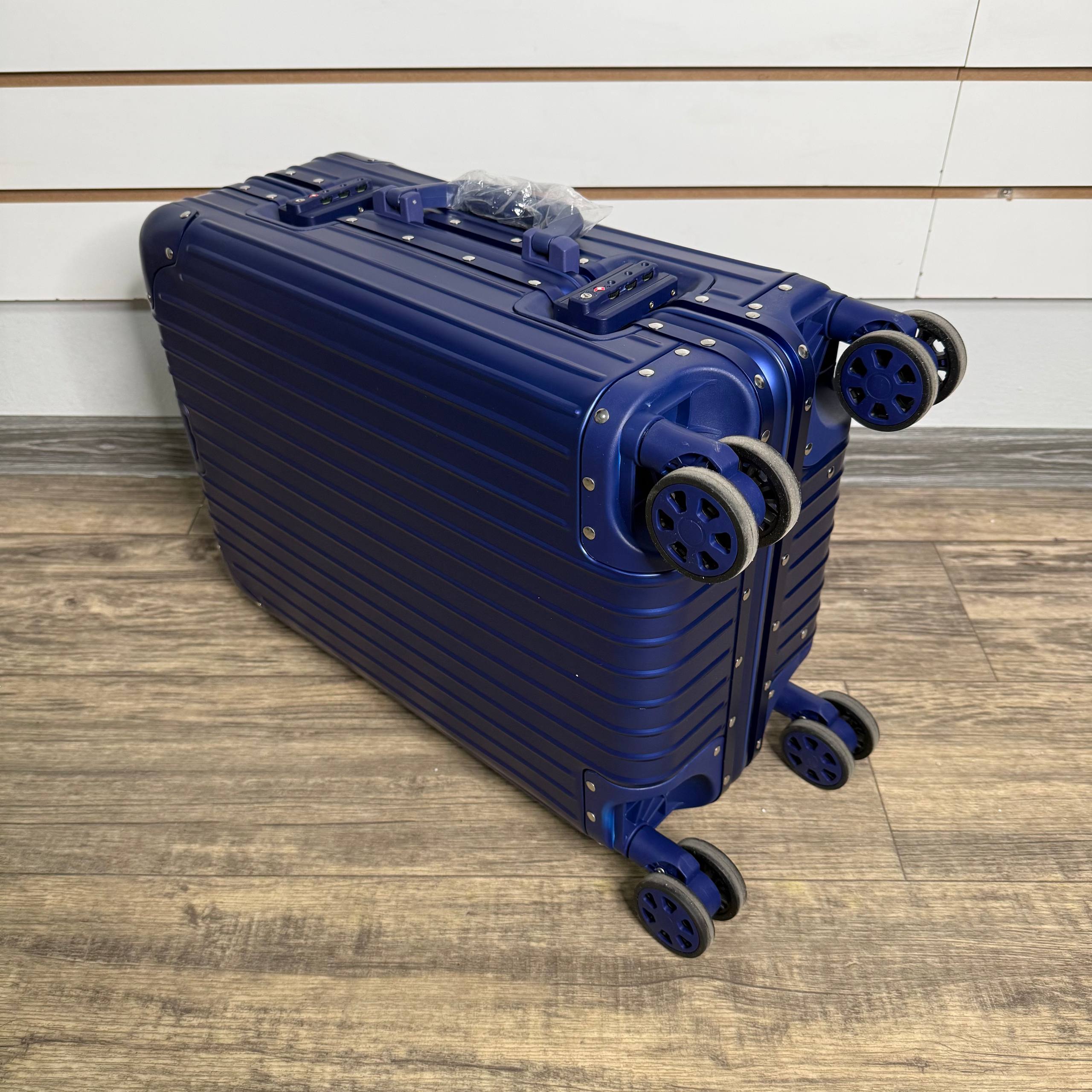 Чемодан алюминиевый S - Синий