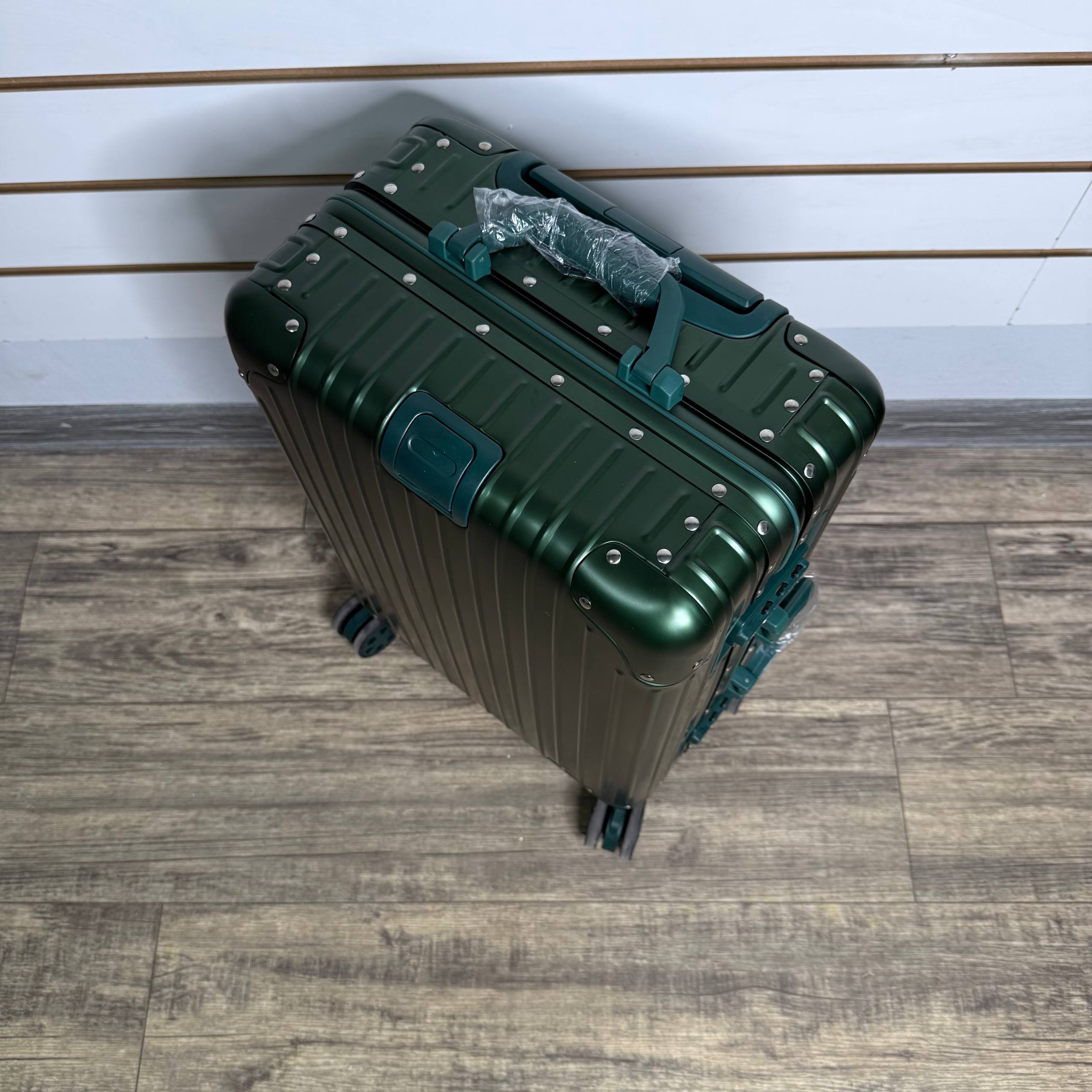 Чемодан алюминиевый S - Зелёный