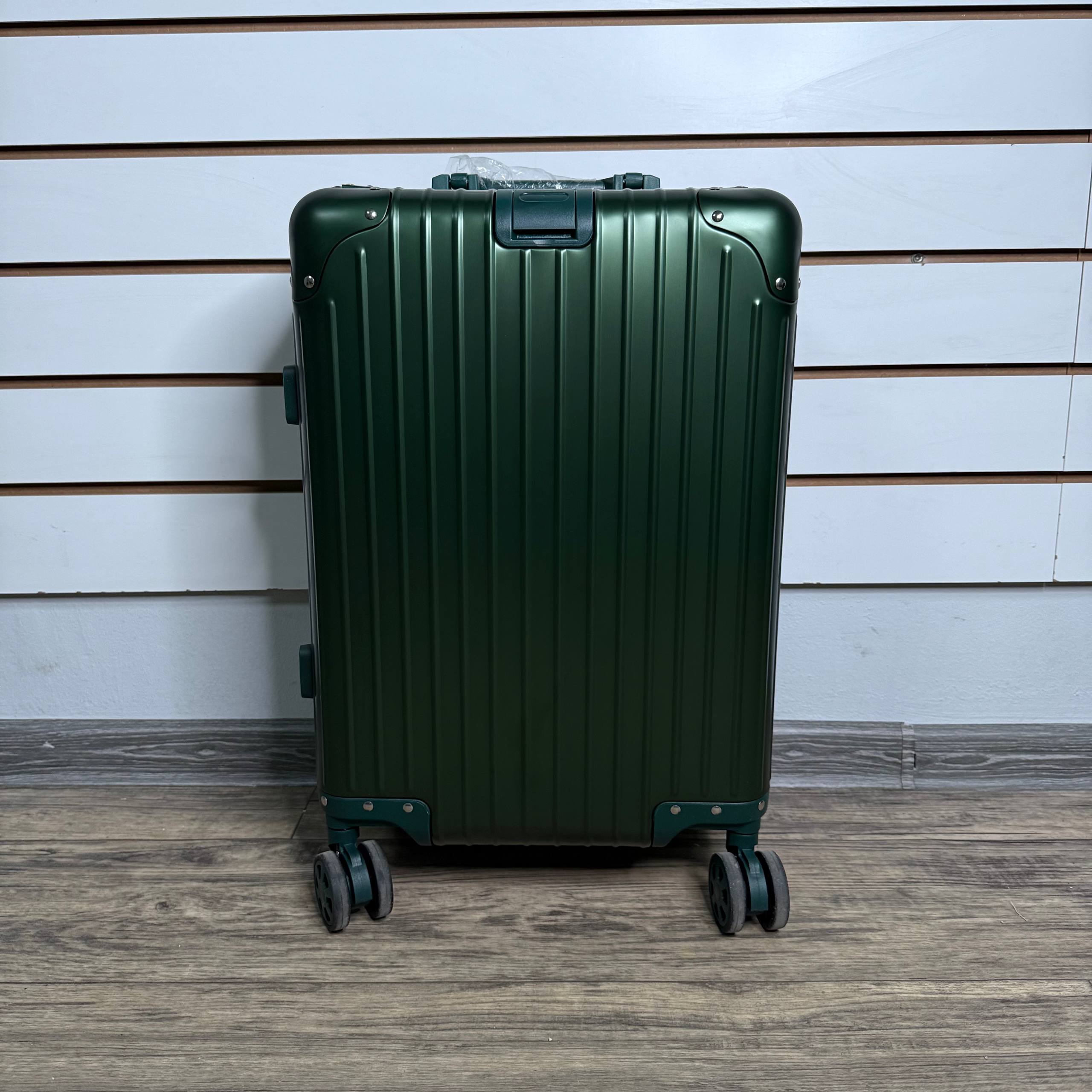 Чемодан алюминиевый S - Зелёный