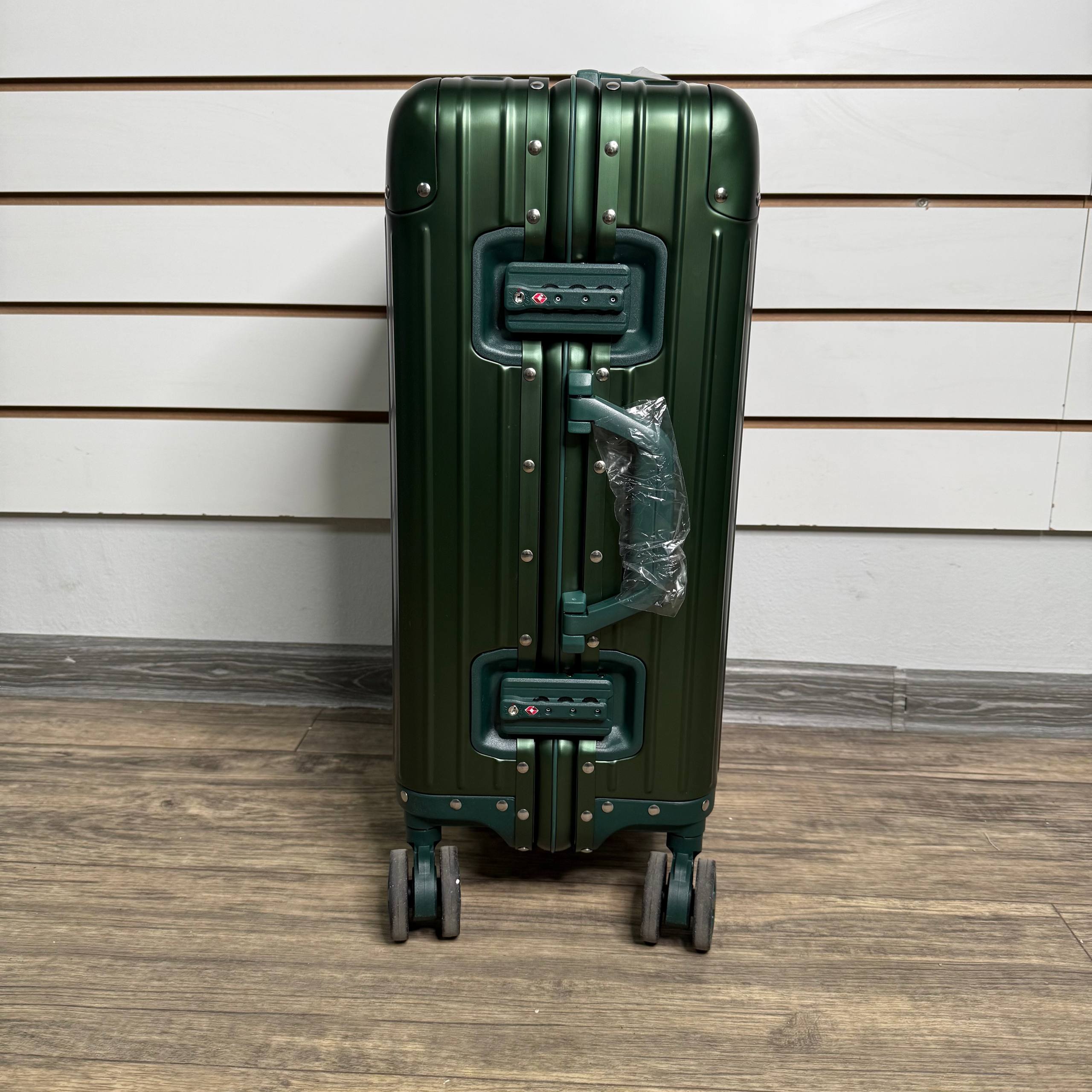 Чемодан алюминиевый S - Зелёный