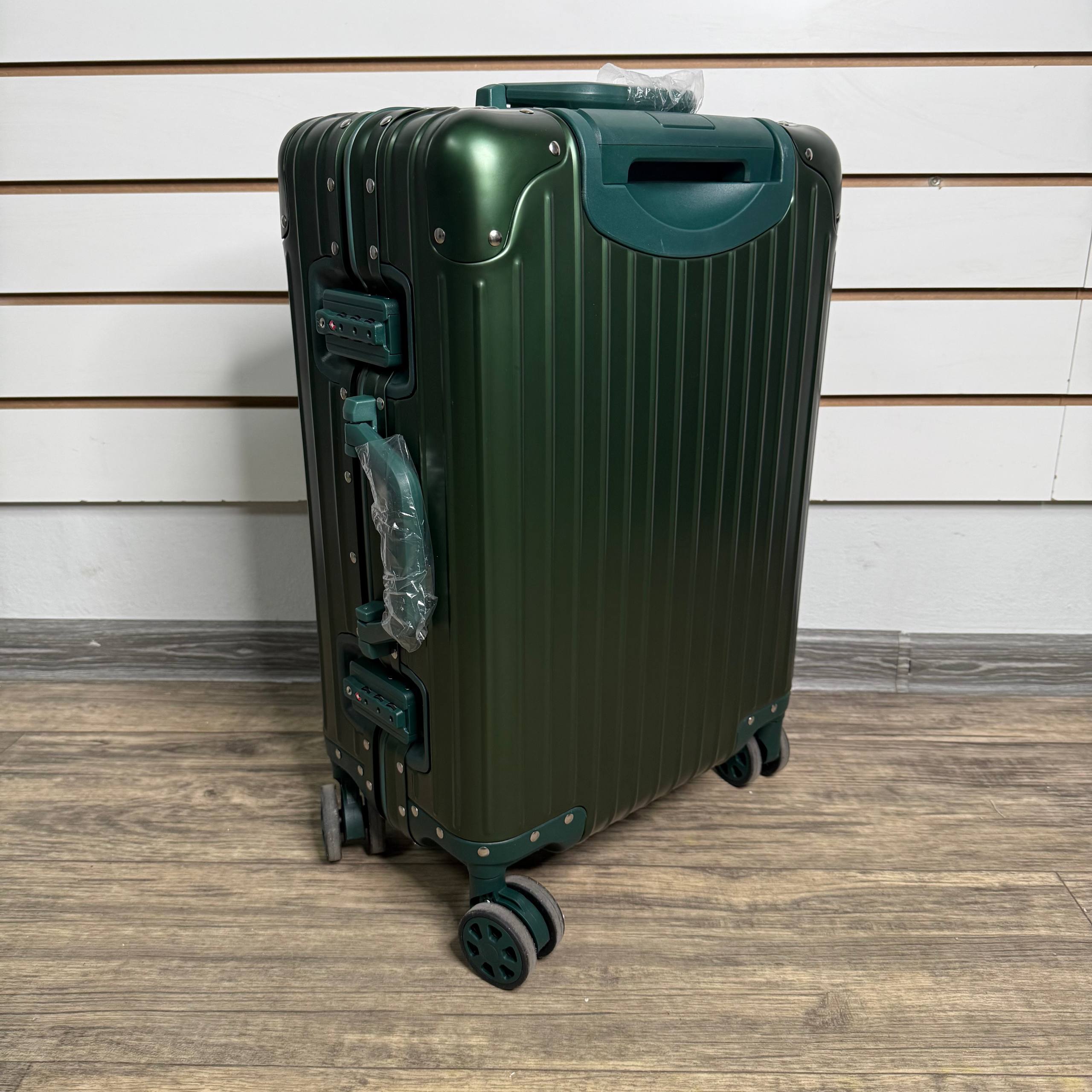 Чемодан алюминиевый S - Зелёный