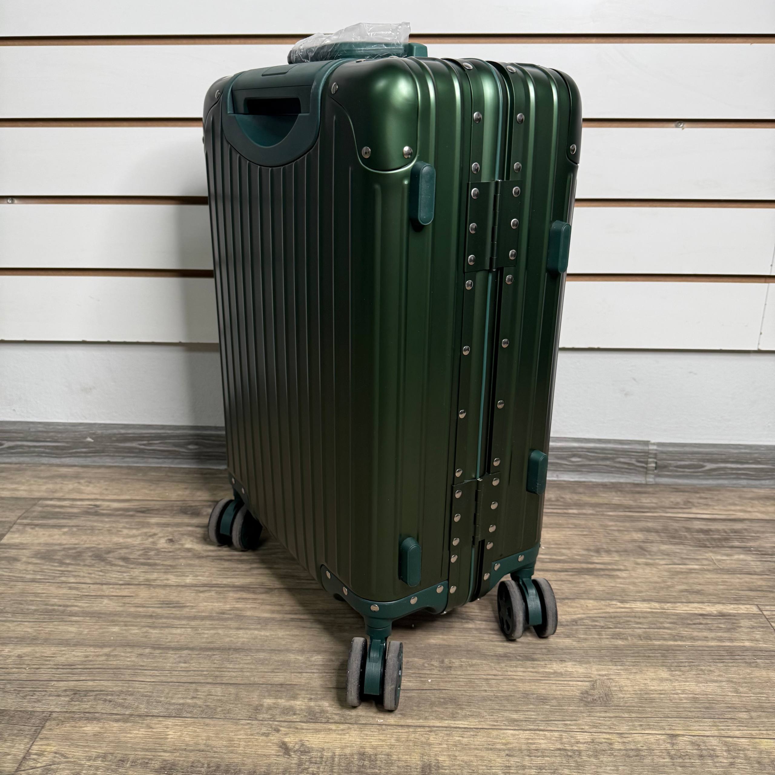 Чемодан алюминиевый S - Зелёный