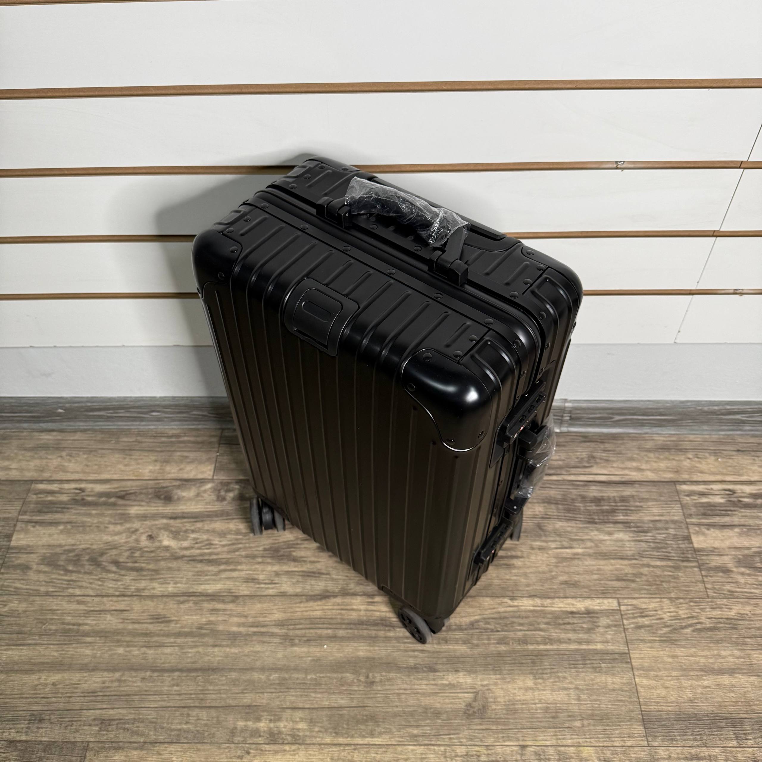 Чемодан алюминиевый S - Чёрный