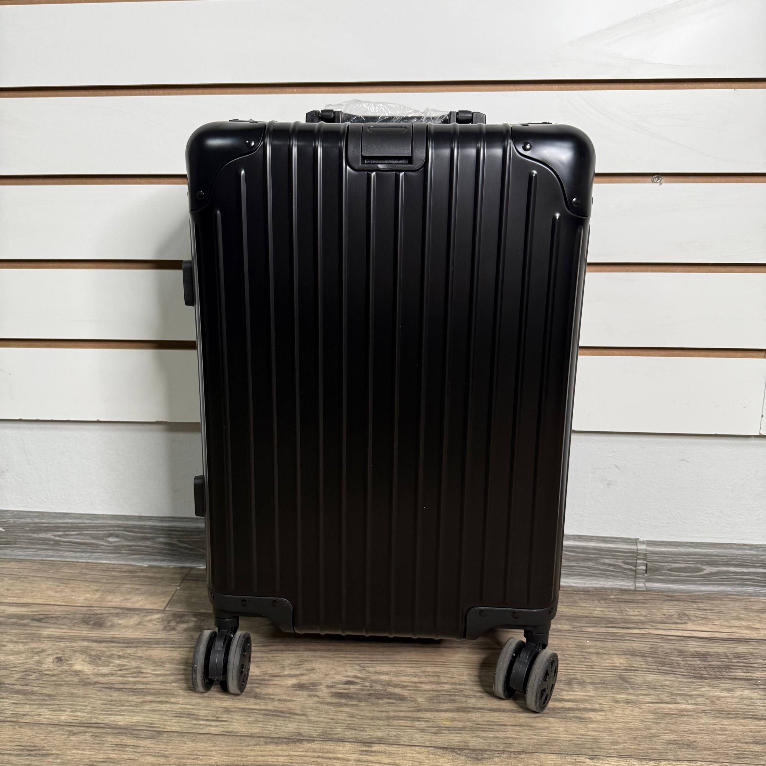 Чемодан алюминиевый S - Чёрный