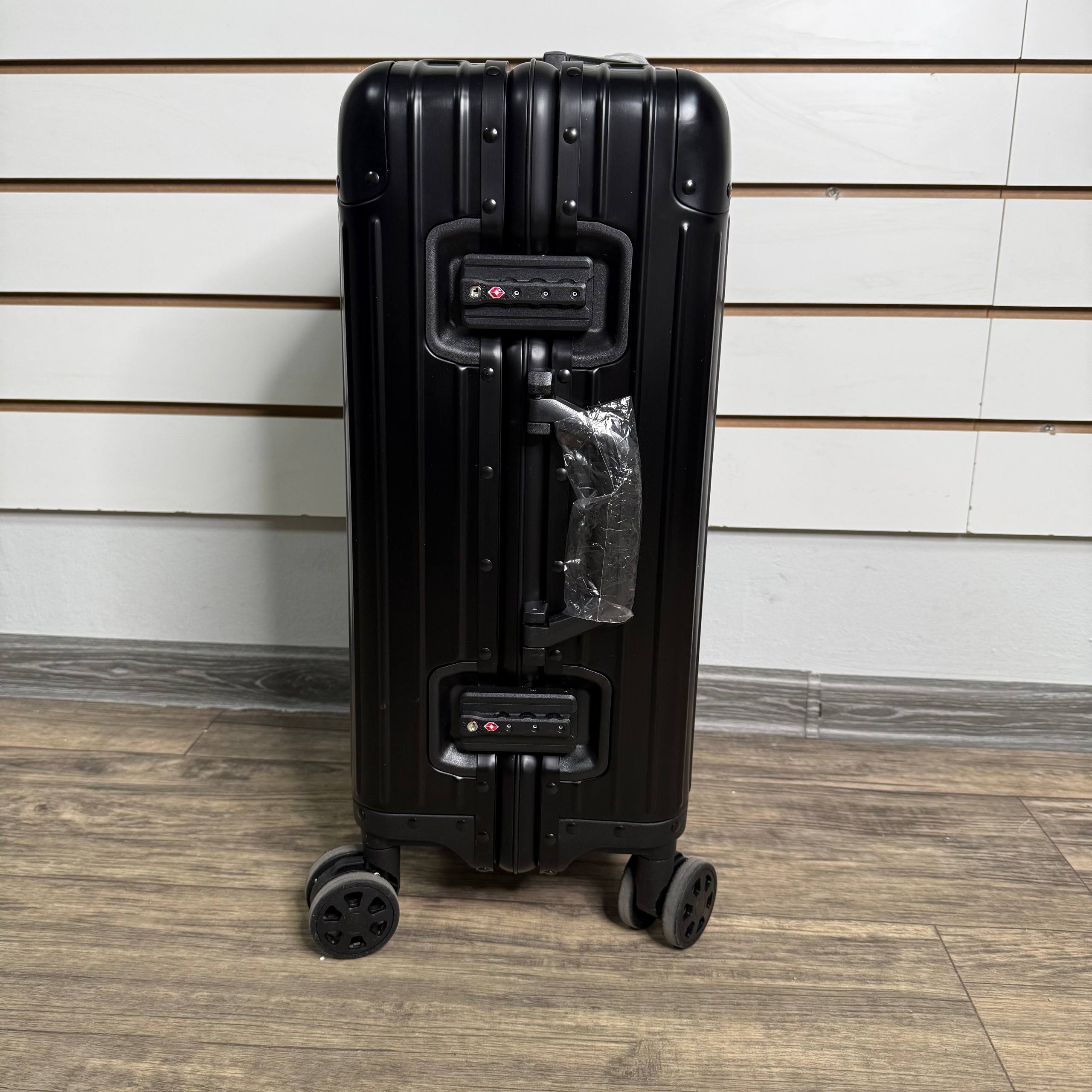 Чемодан алюминиевый S - Чёрный