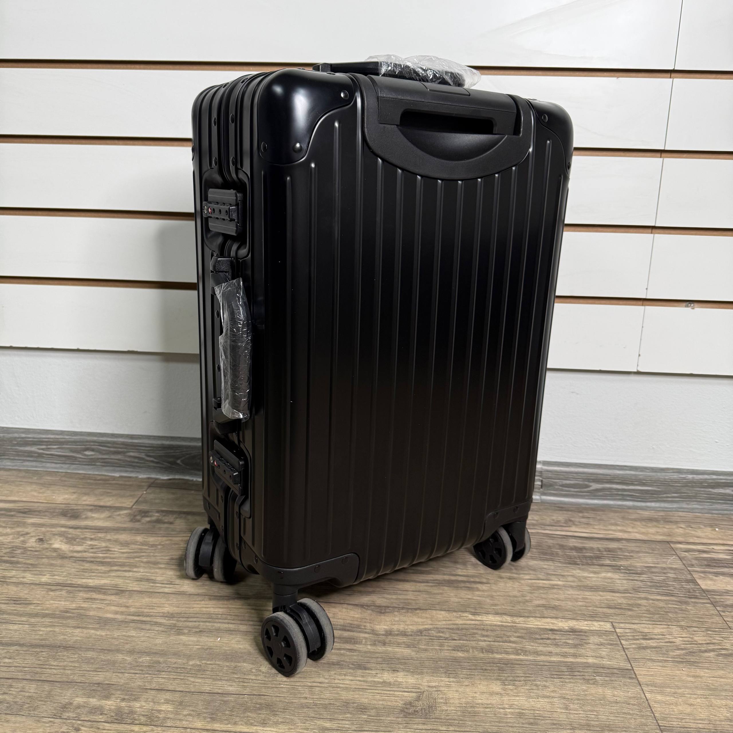 Чемодан алюминиевый S - Чёрный