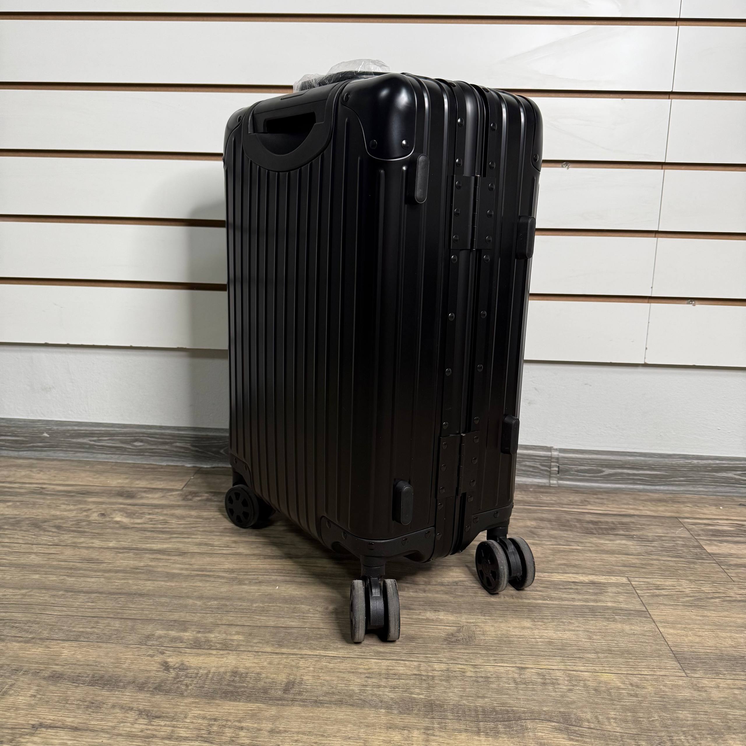 Чемодан алюминиевый S - Чёрный