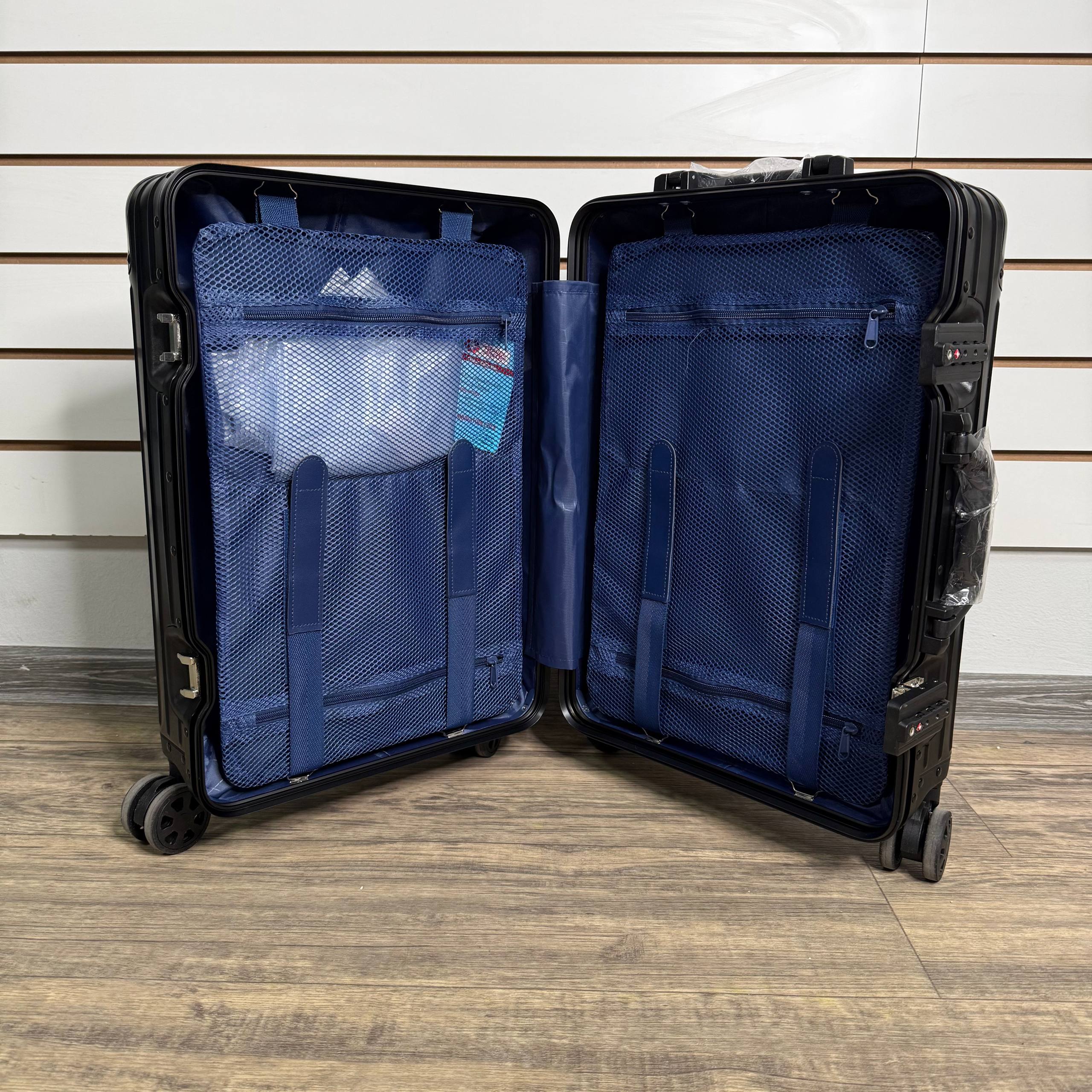 Чемодан алюминиевый S - Чёрный