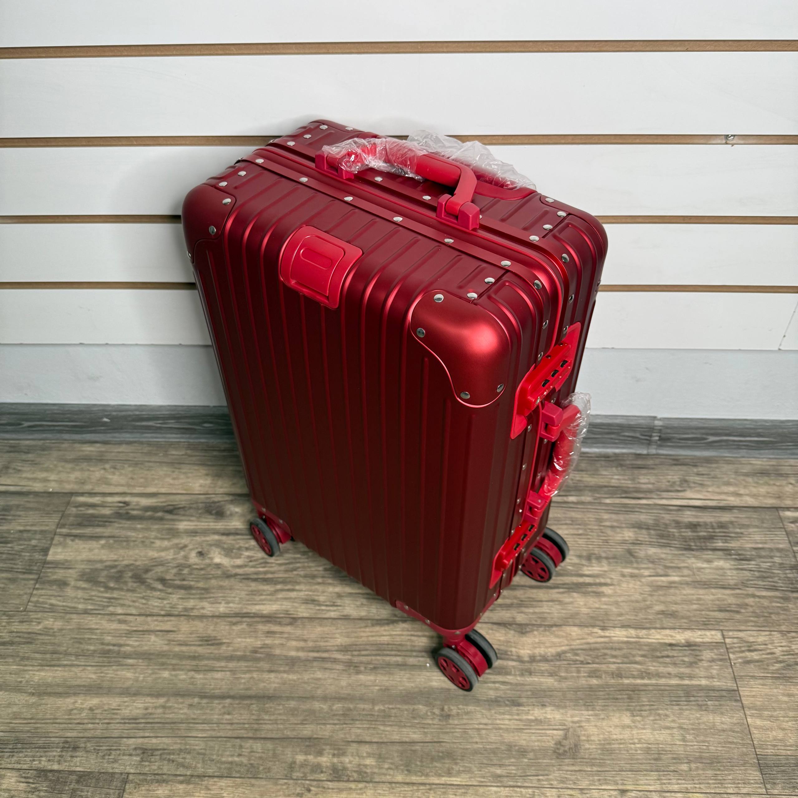 Чемодан алюминиевый S - Красный