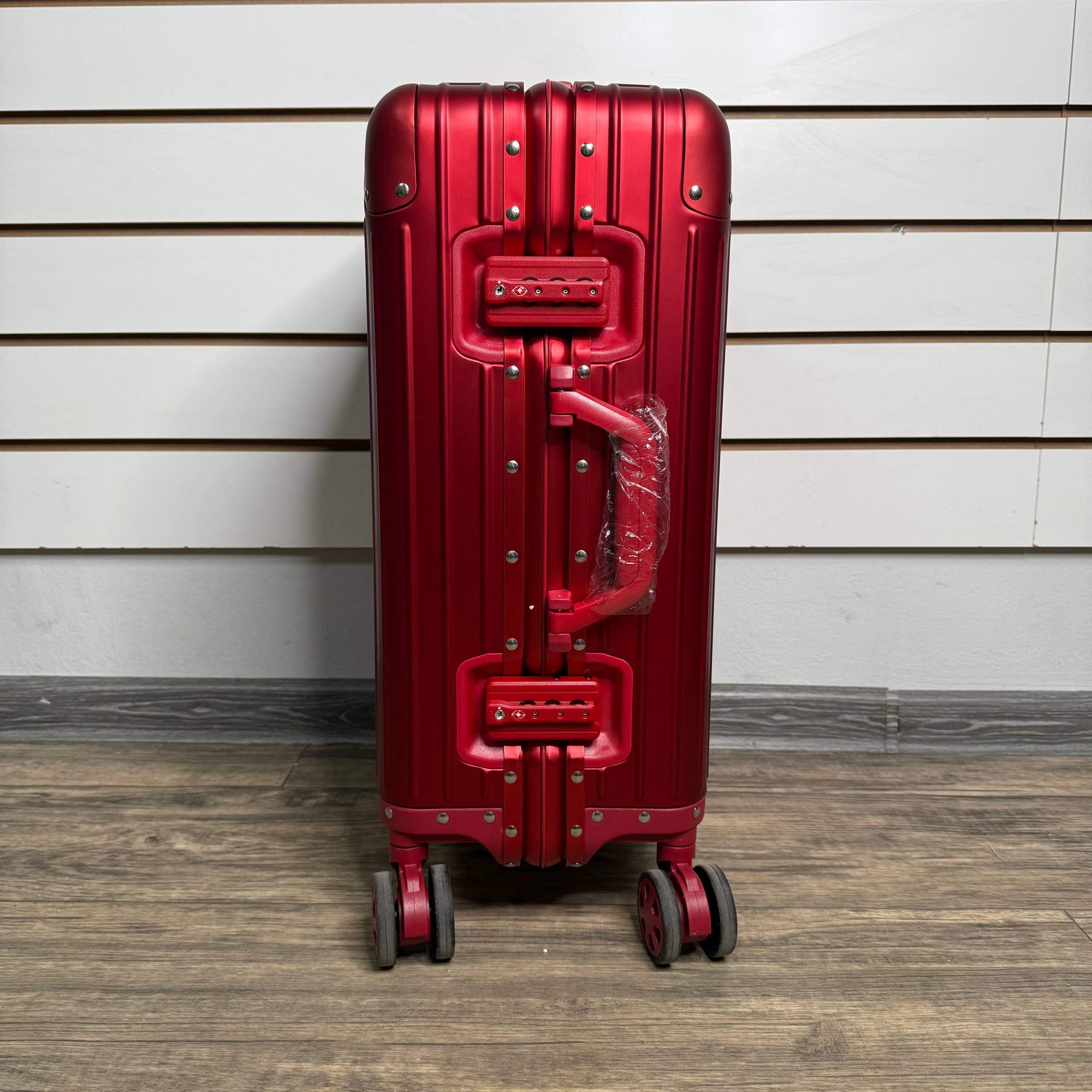 Чемодан алюминиевый S - Красный