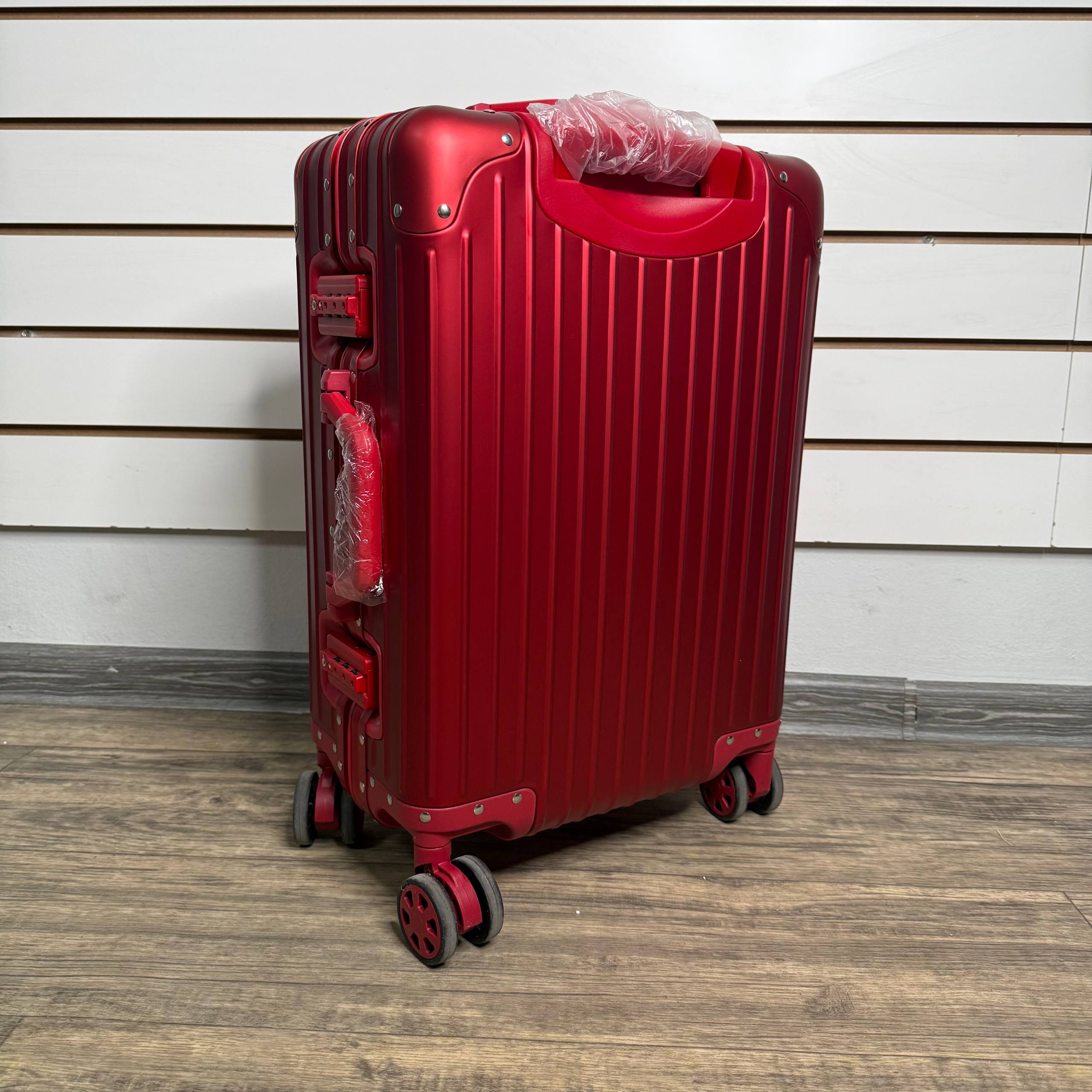 Чемодан алюминиевый S - Красный