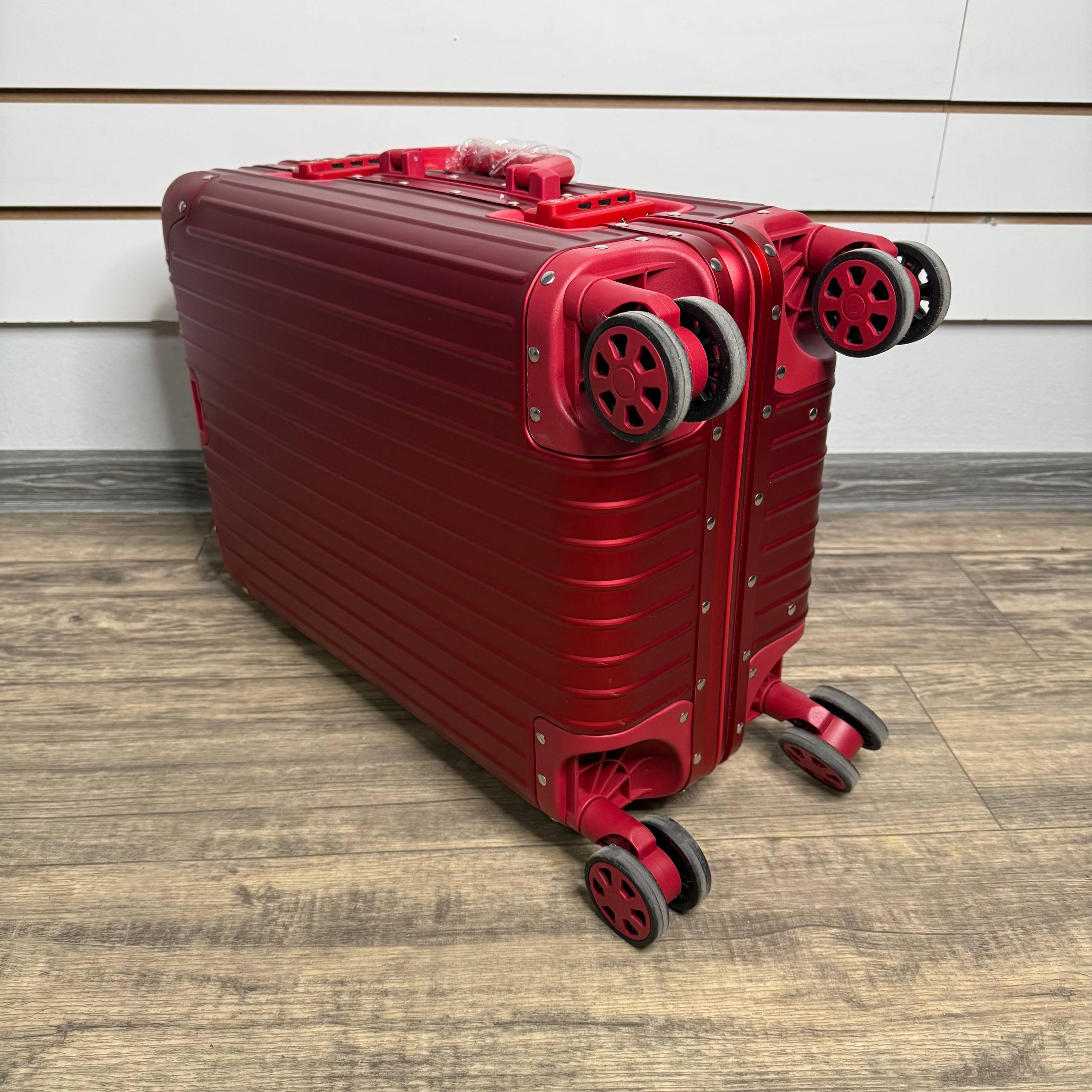 Чемодан алюминиевый S - Красный