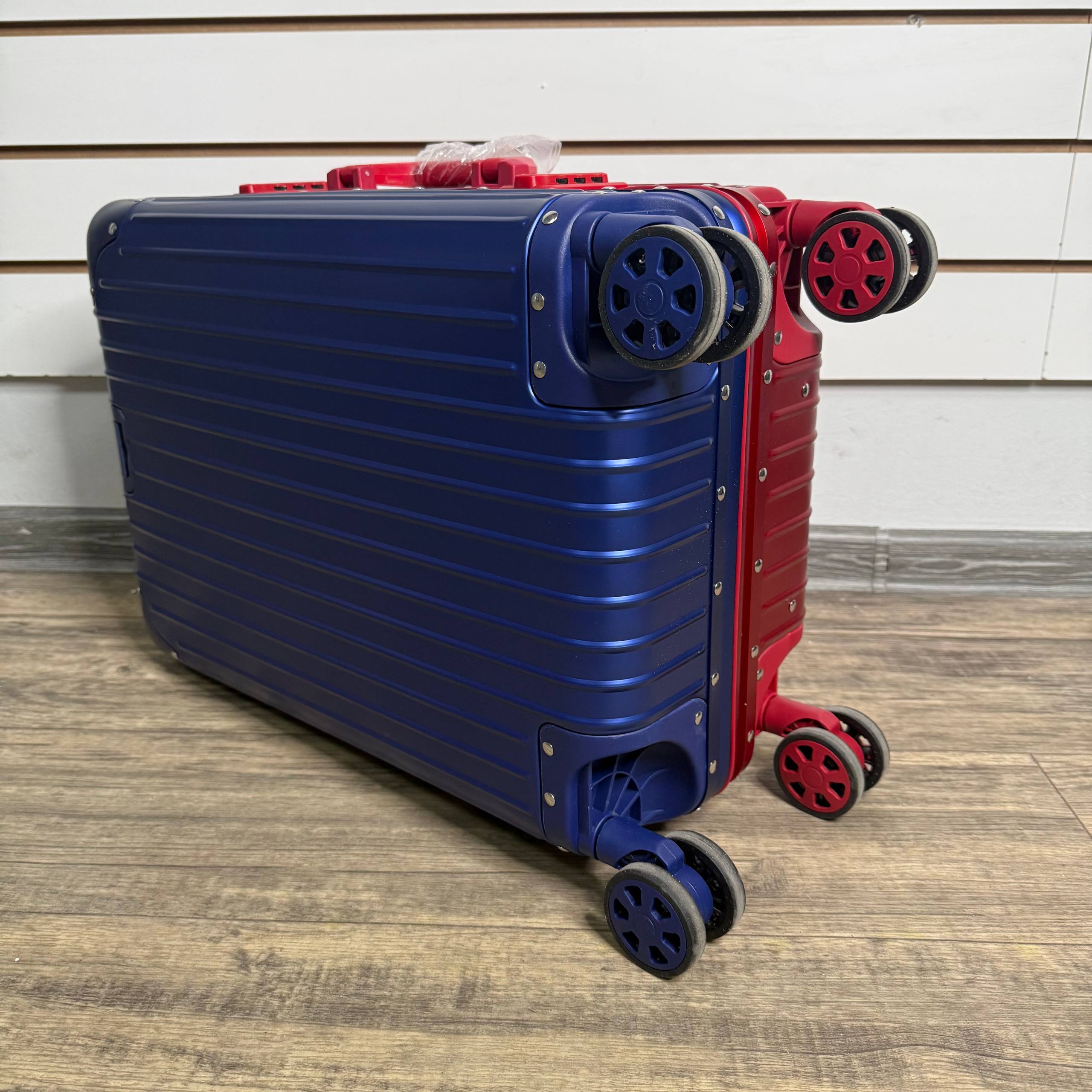 Чемодан алюминиевый S - Синий/Красный