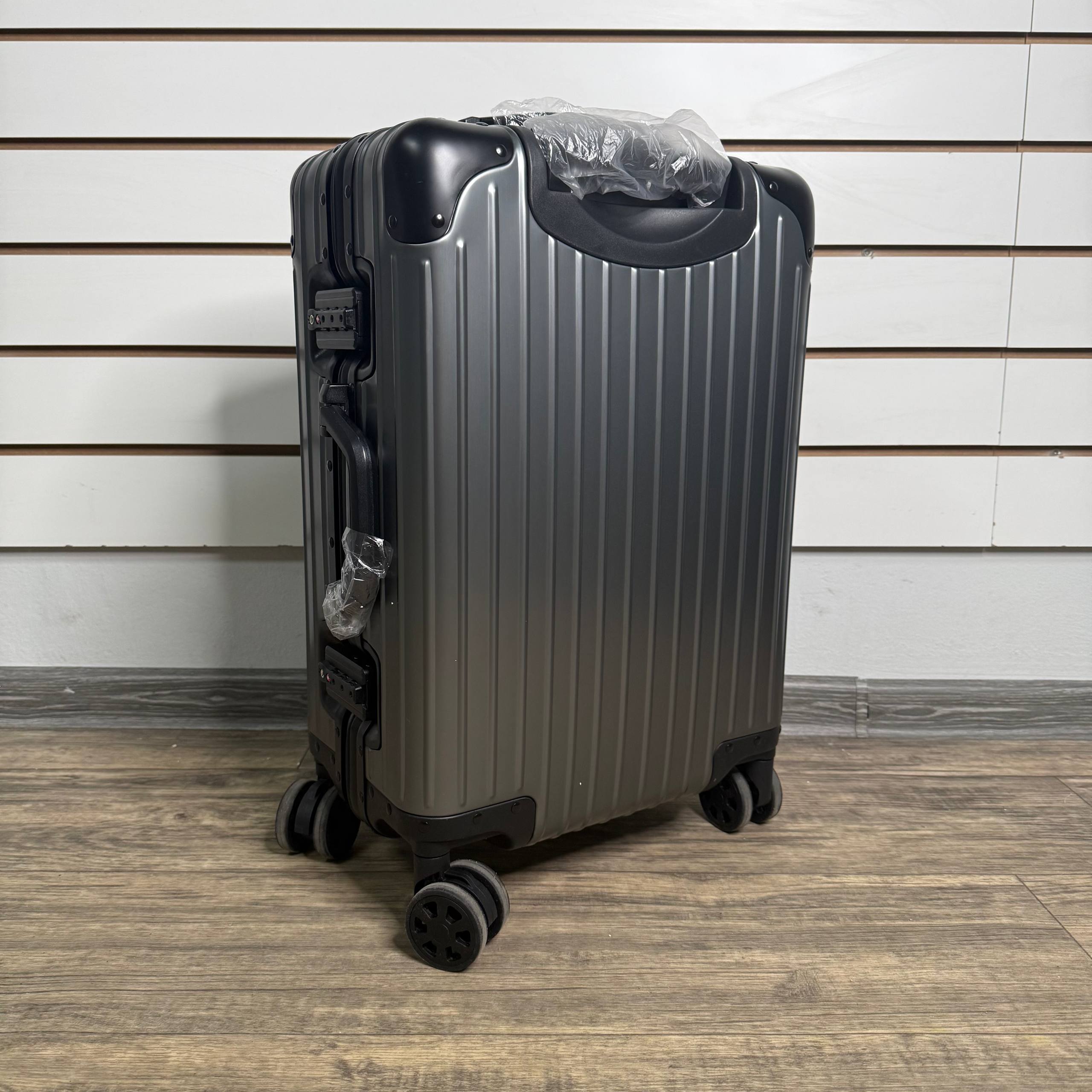 Чемодан алюминиевый S - Серо-черный