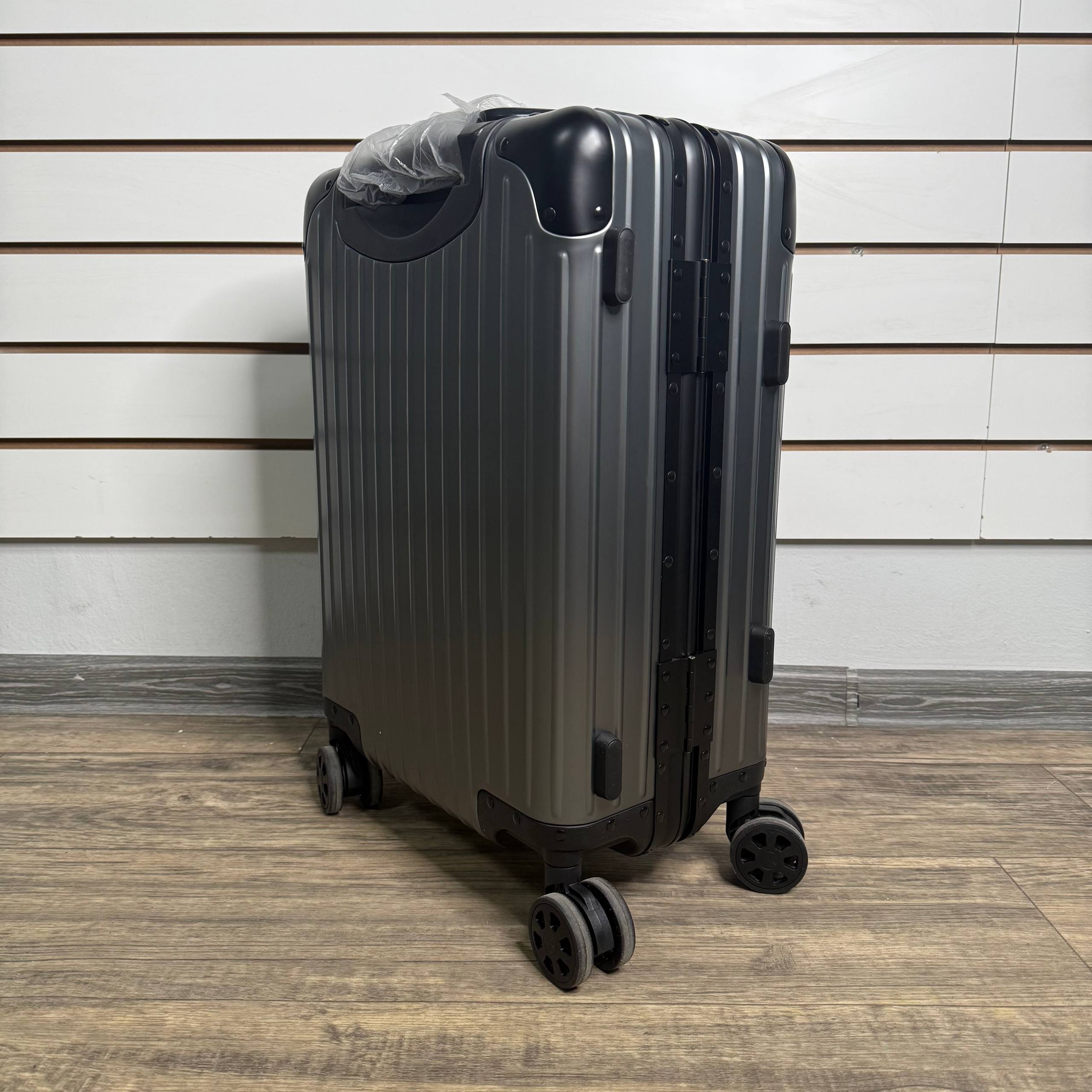 Чемодан алюминиевый S - Серо-черный