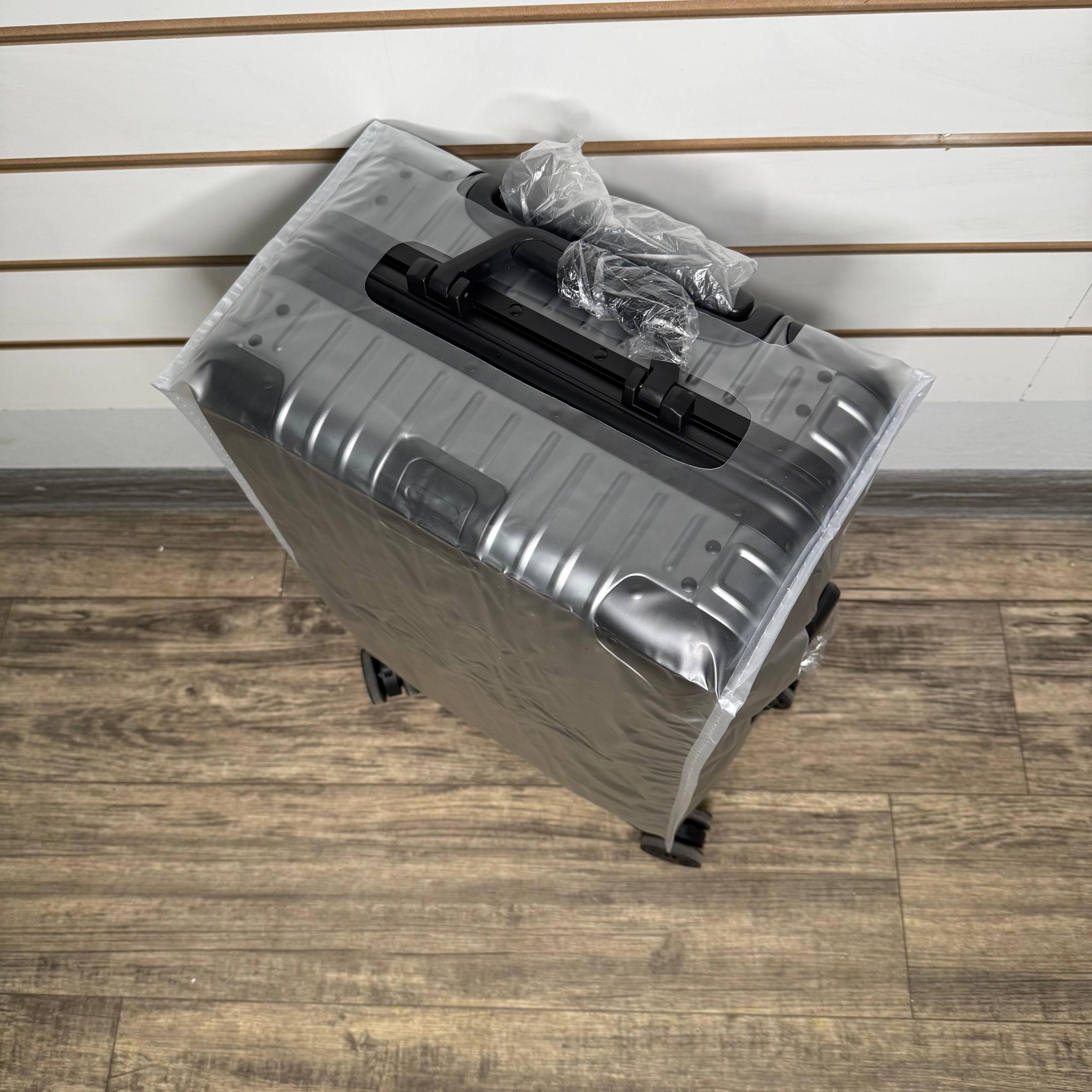 Чемодан алюминиевый S - Серо-черный