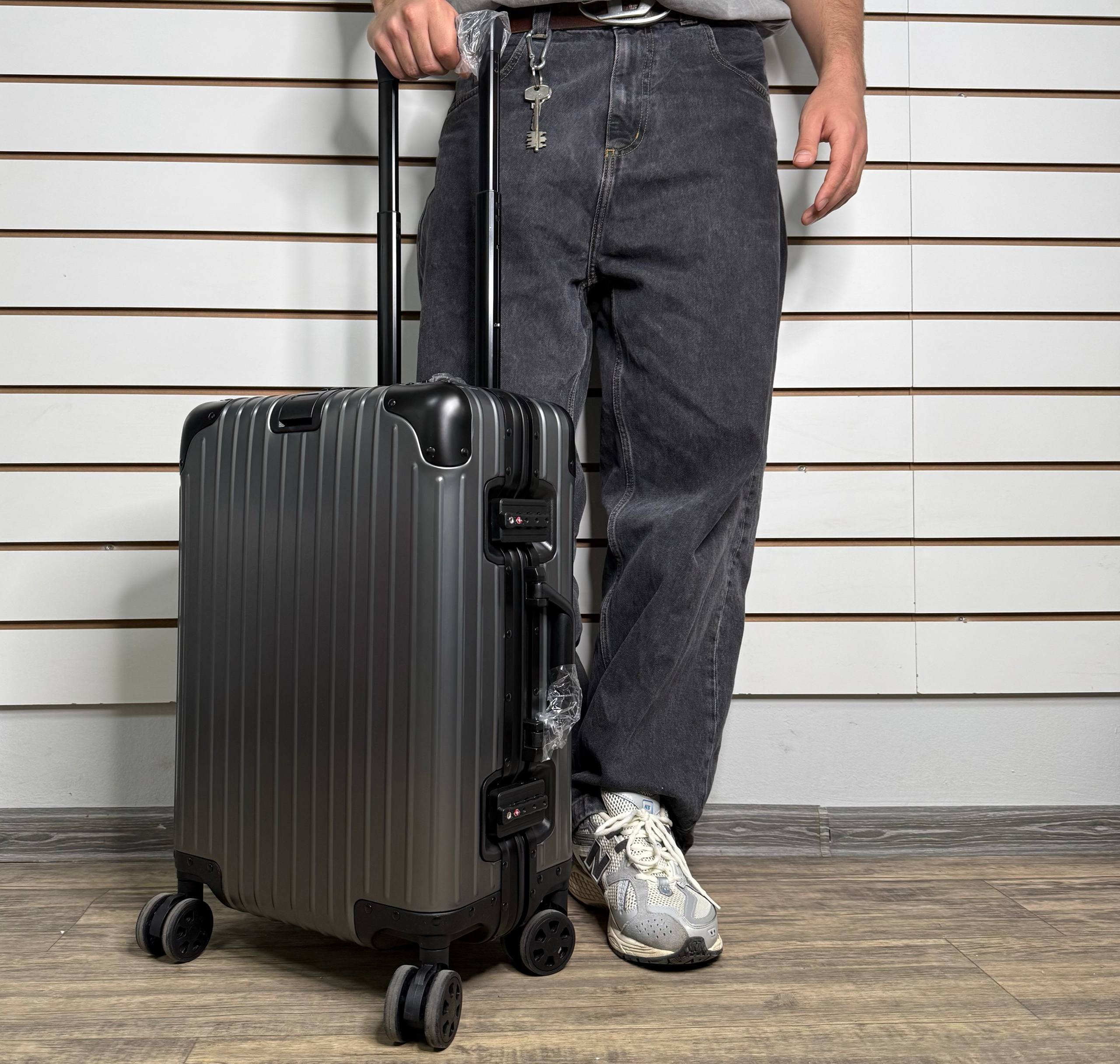 Чемодан алюминиевый S - Серо-черный