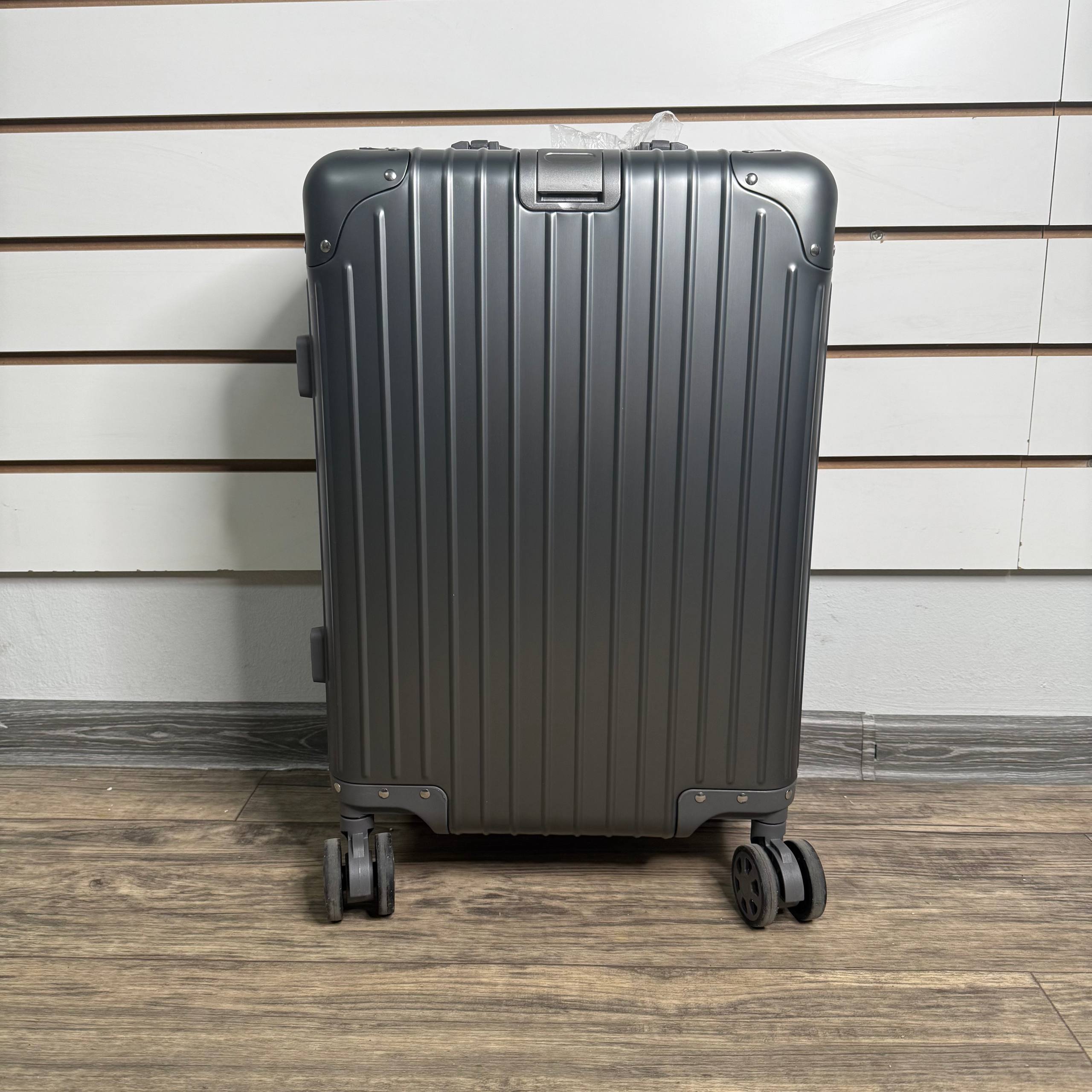 Чемодан алюминиевый S - Серый