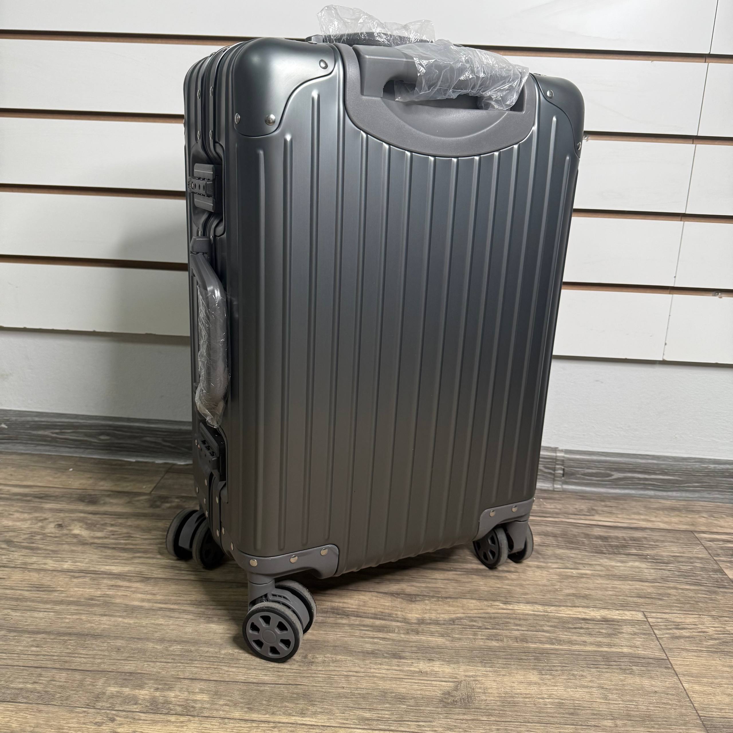 Чемодан алюминиевый S - Серый