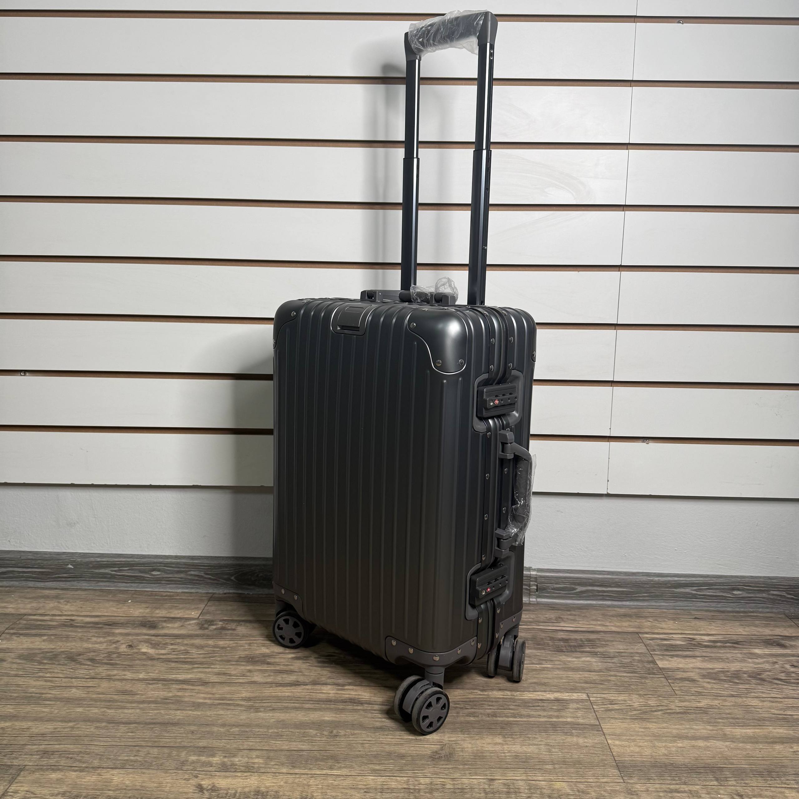 Чемодан алюминиевый S - Серый