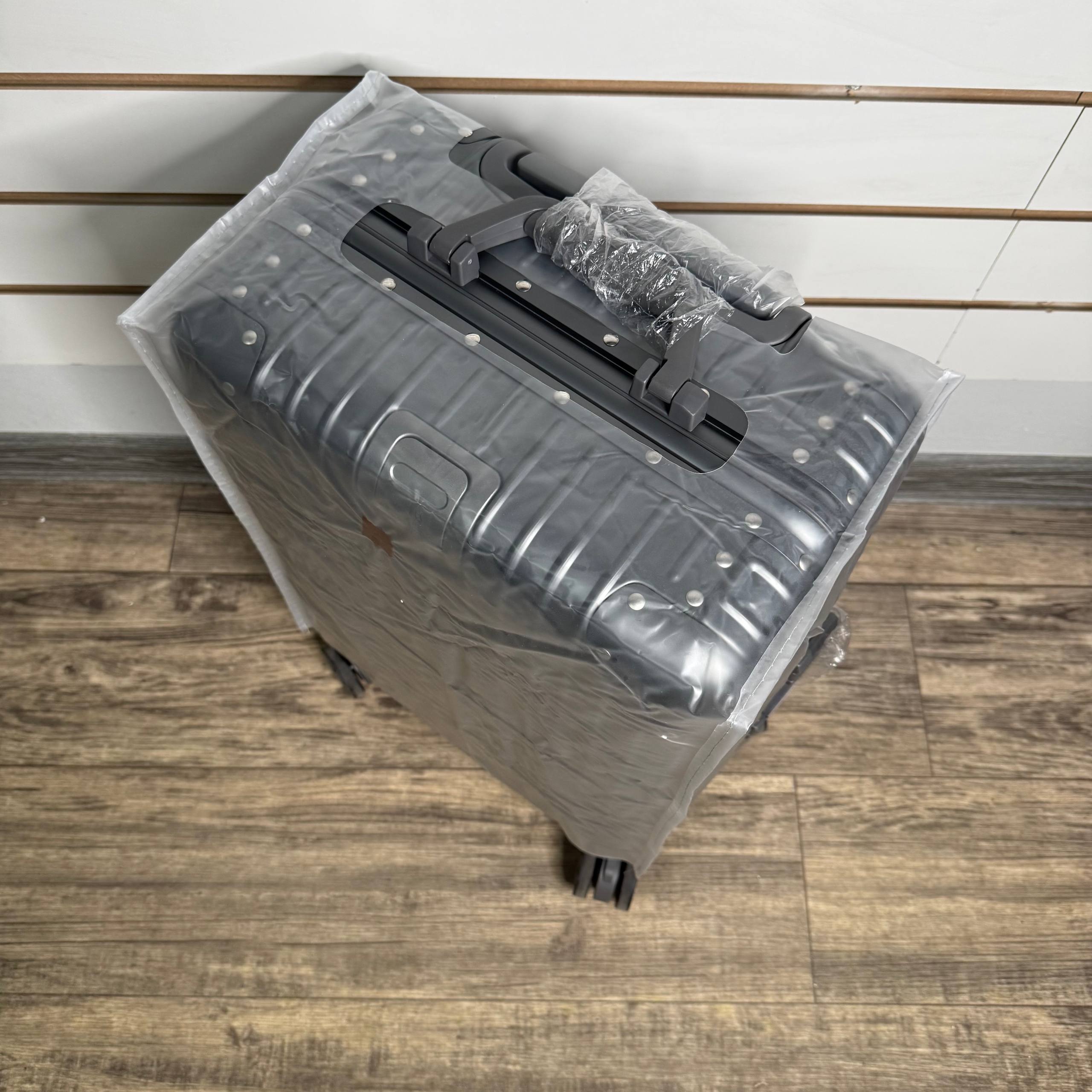 Чемодан алюминиевый S - Серый