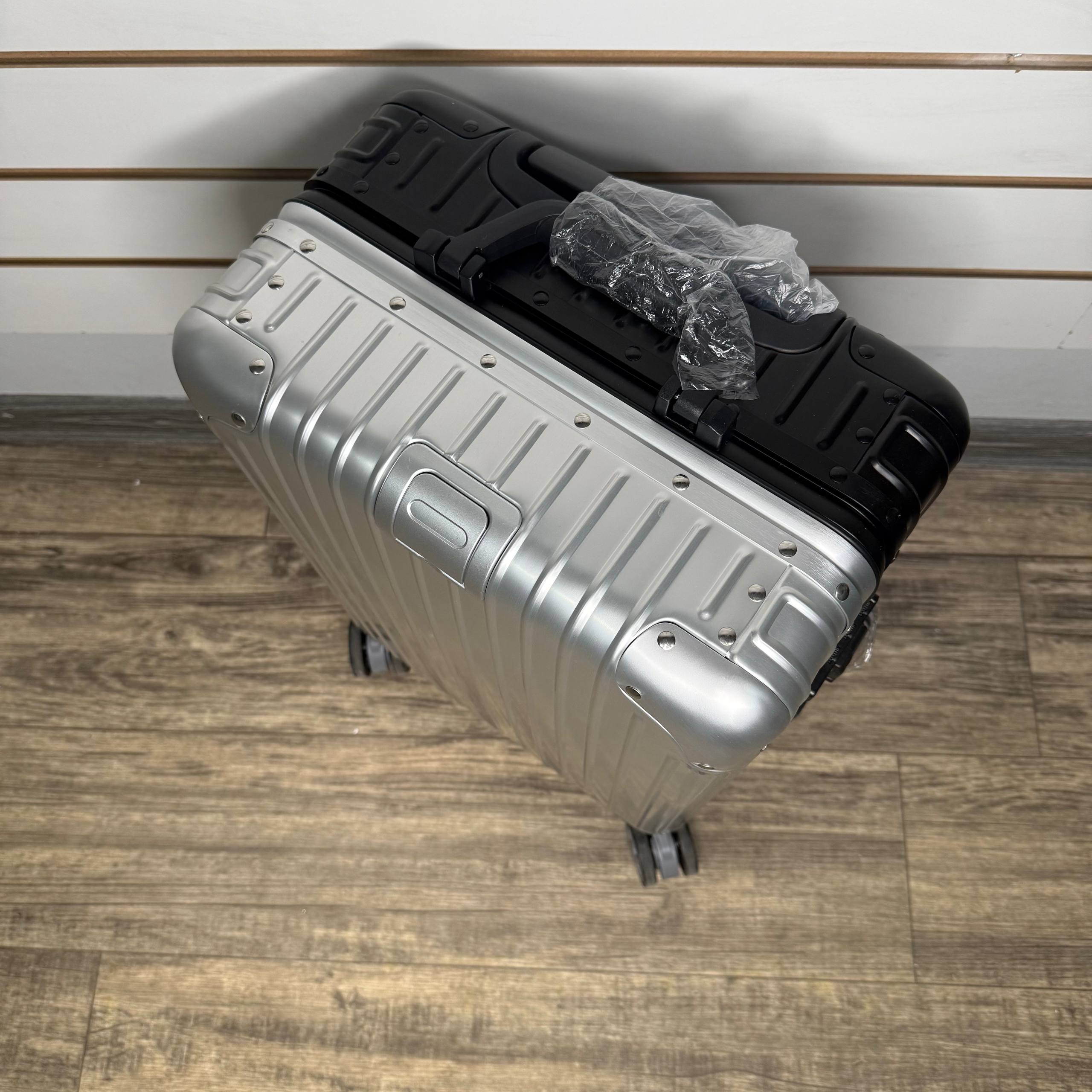 Чемодан алюминиевый S - Серебро/черный