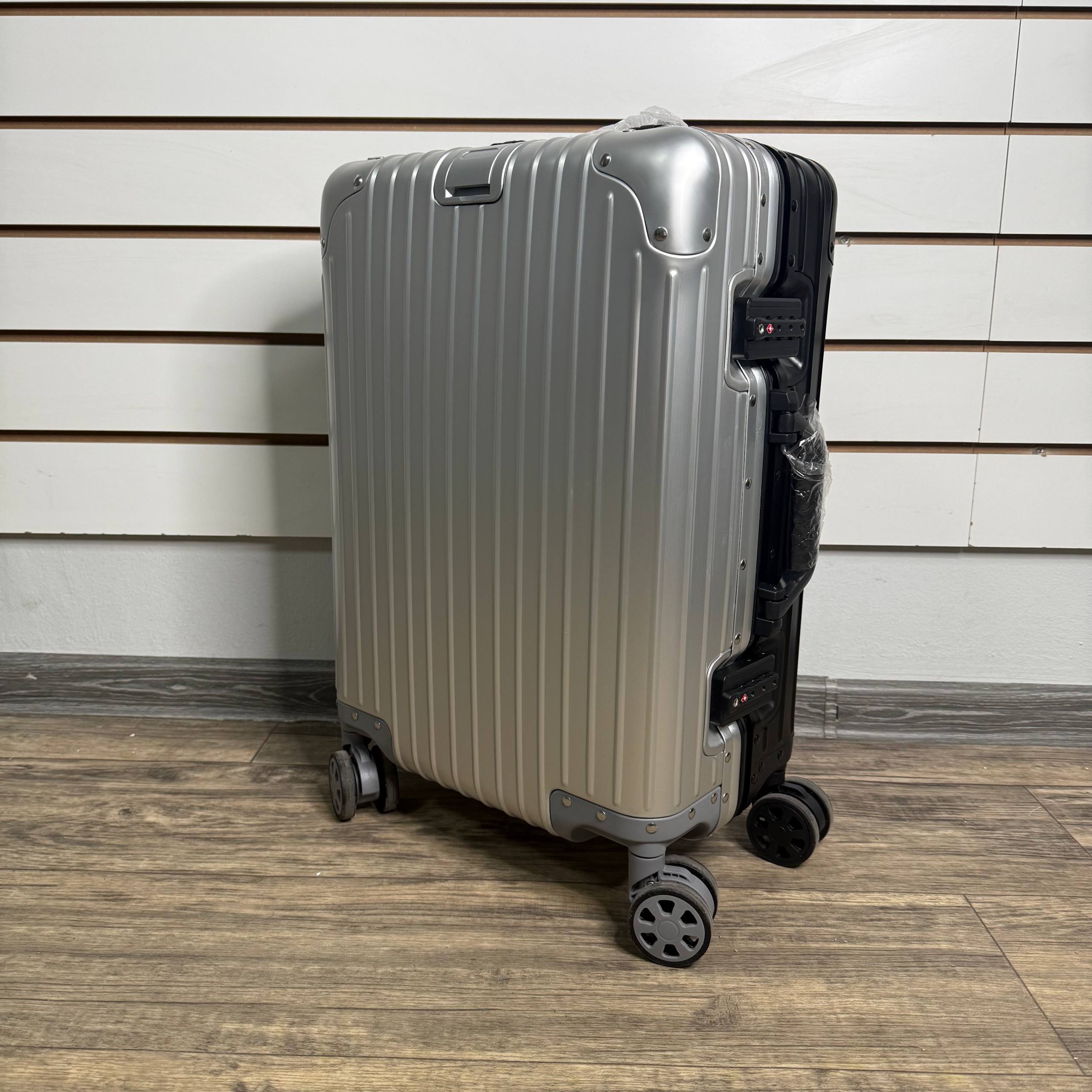 Чемодан алюминиевый S - Серебро/черный