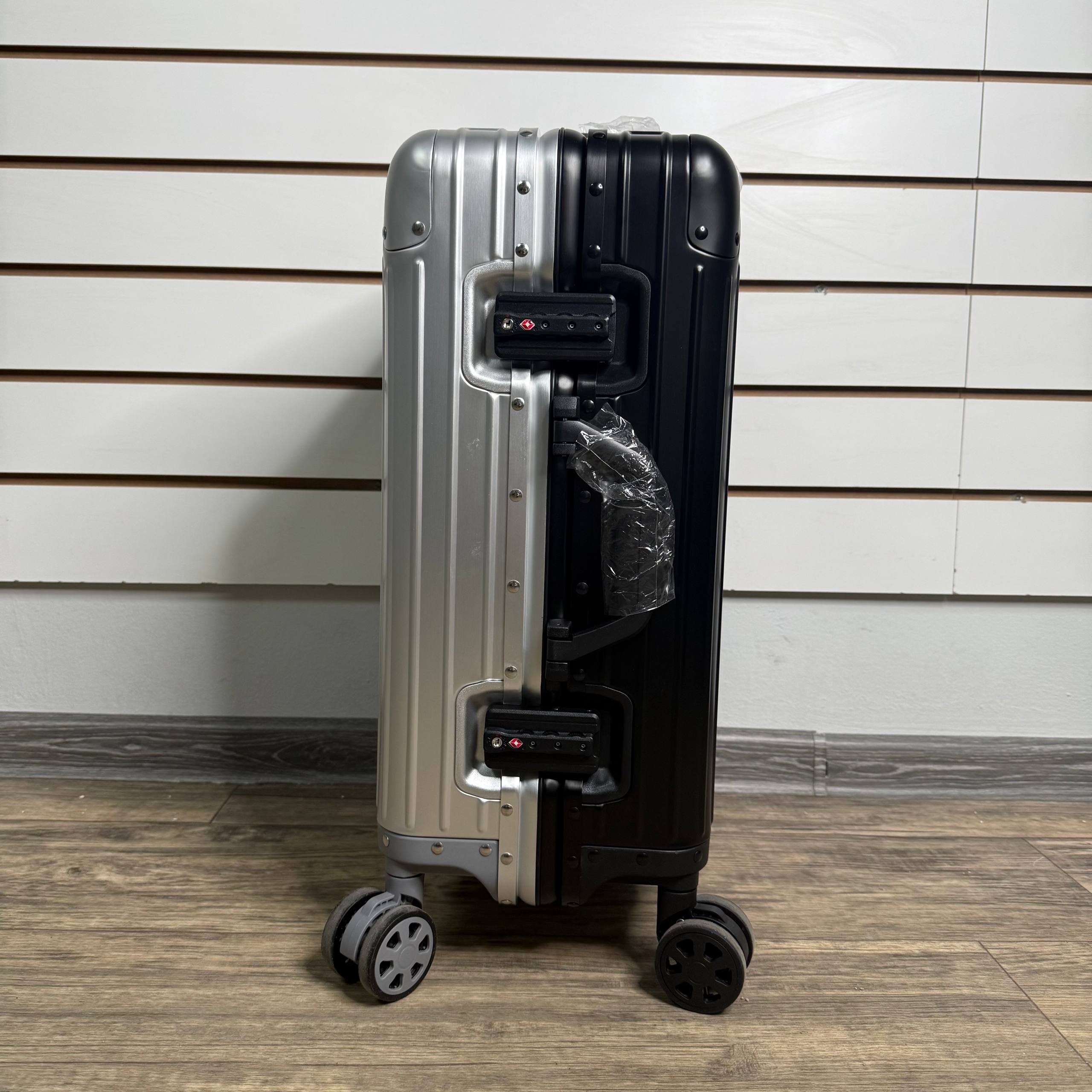 Чемодан алюминиевый S - Серебро/черный