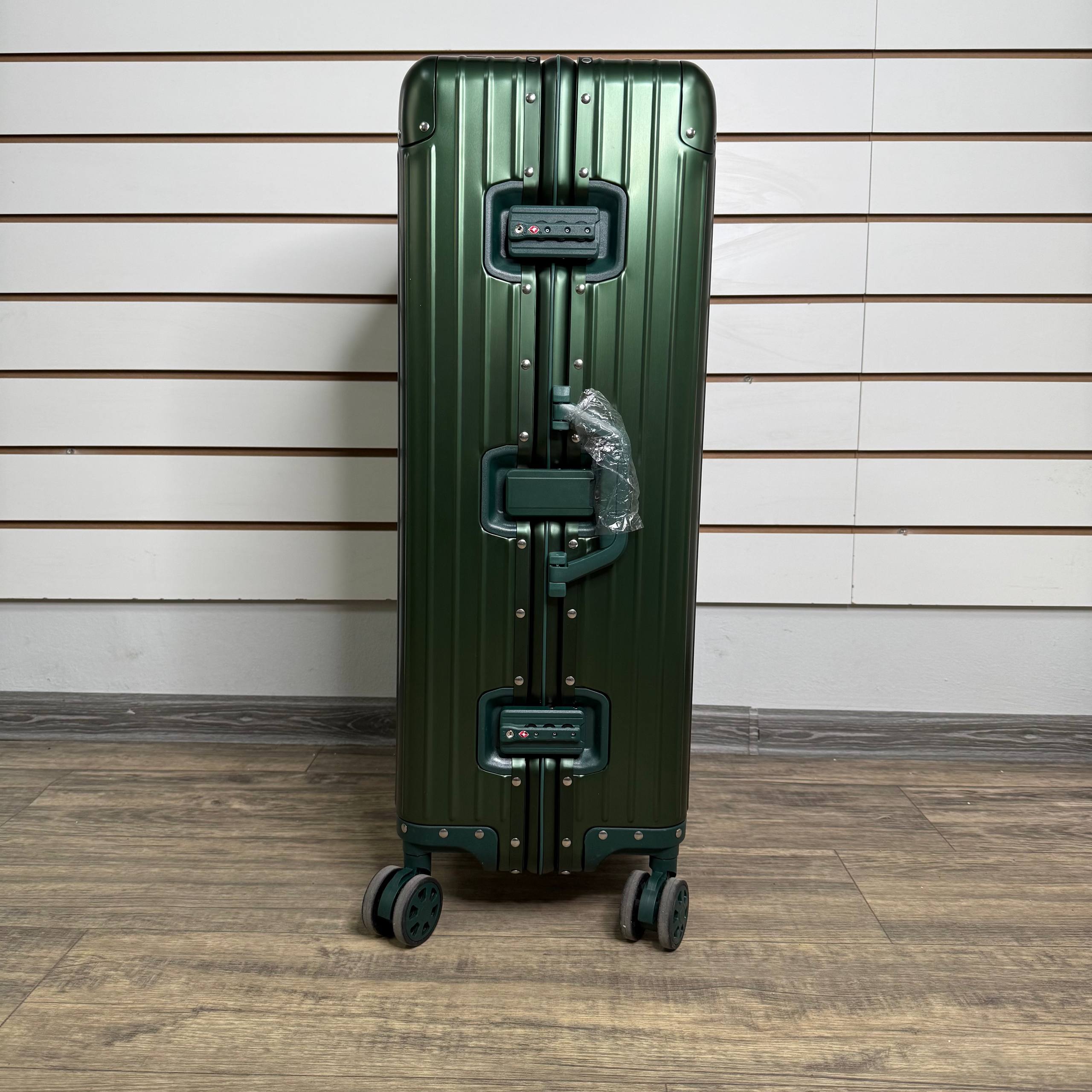 Чемодан алюминиевый L-XL - Зелёный