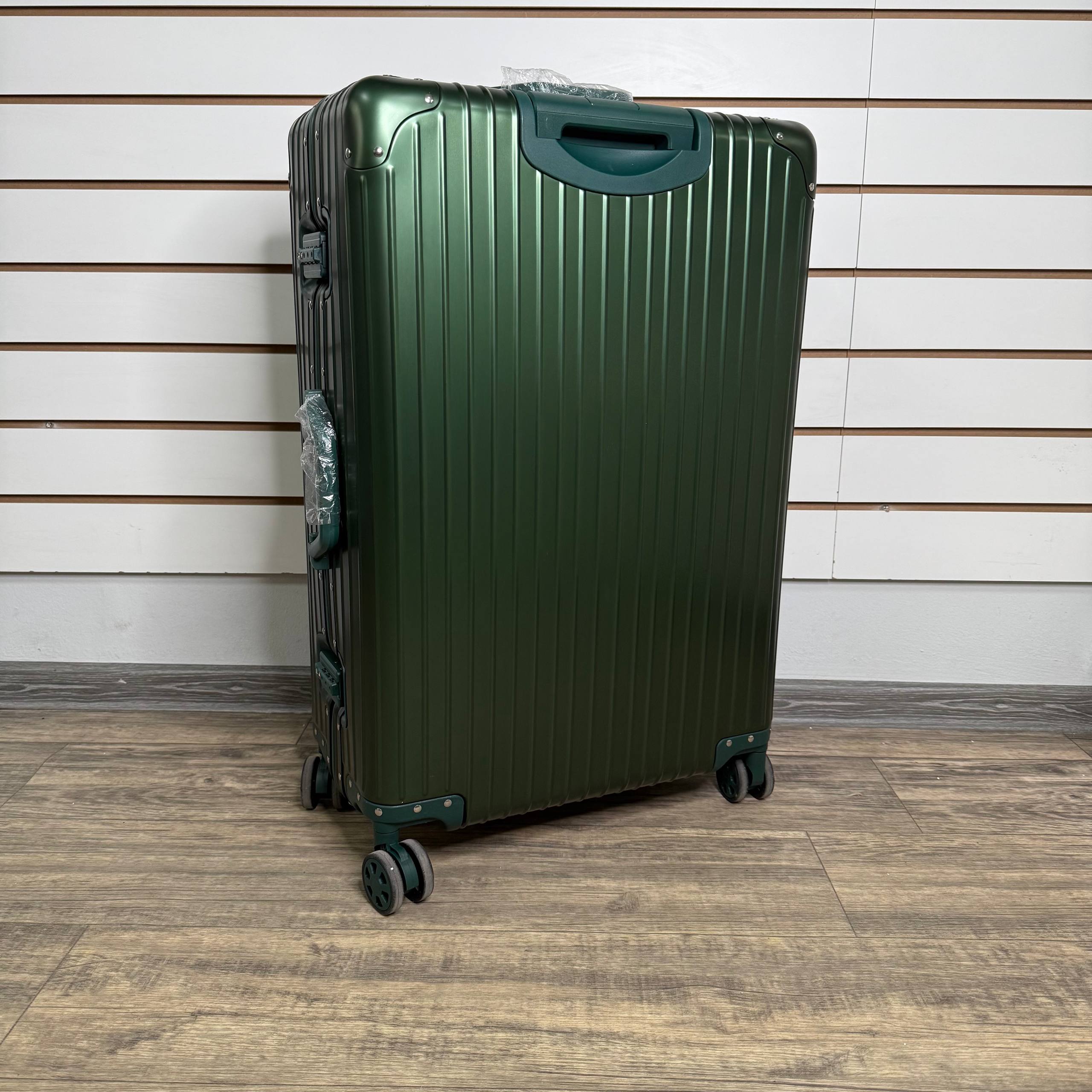 Чемодан алюминиевый L-XL - Зелёный